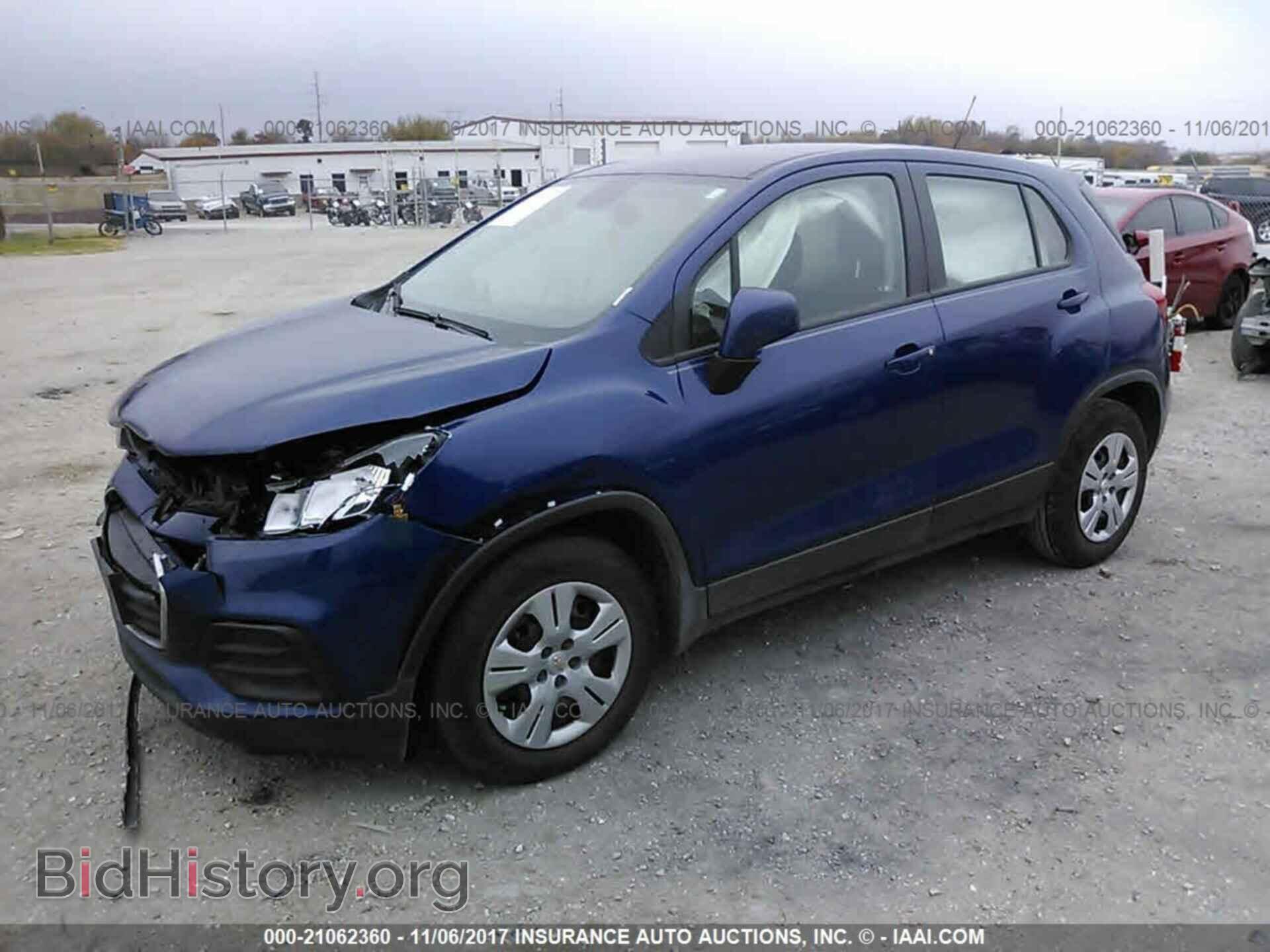 2017 Chevrolet Trax - VIN: 3GNCJKSB3HL171383 - Фото 2