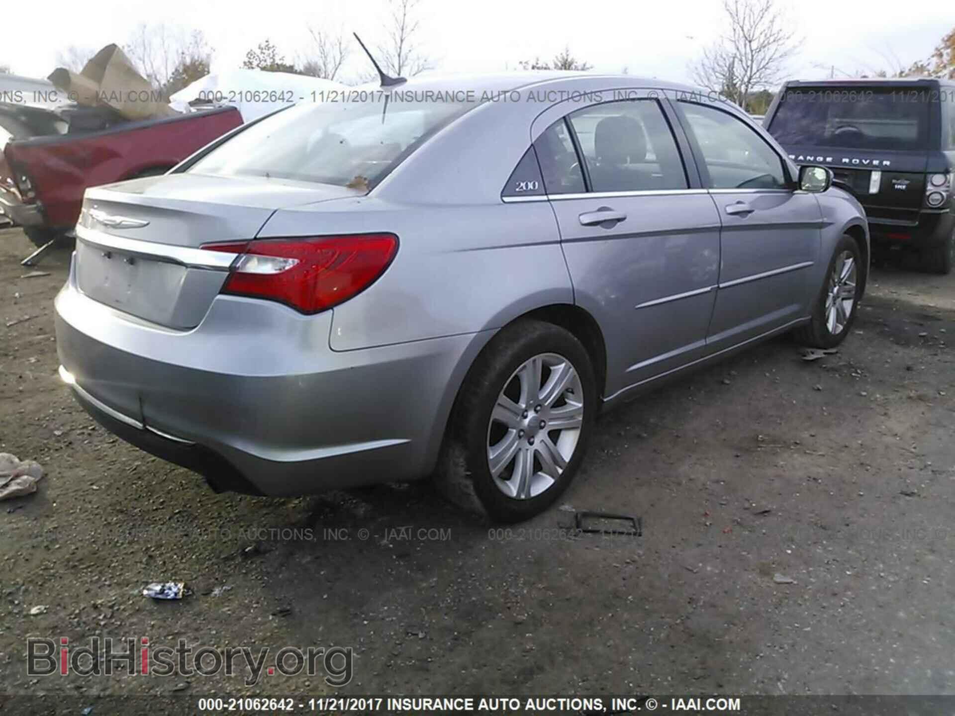 2013 Chrysler 200 - VIN: 1C3CCBBBXDN714682 - Фото 4
