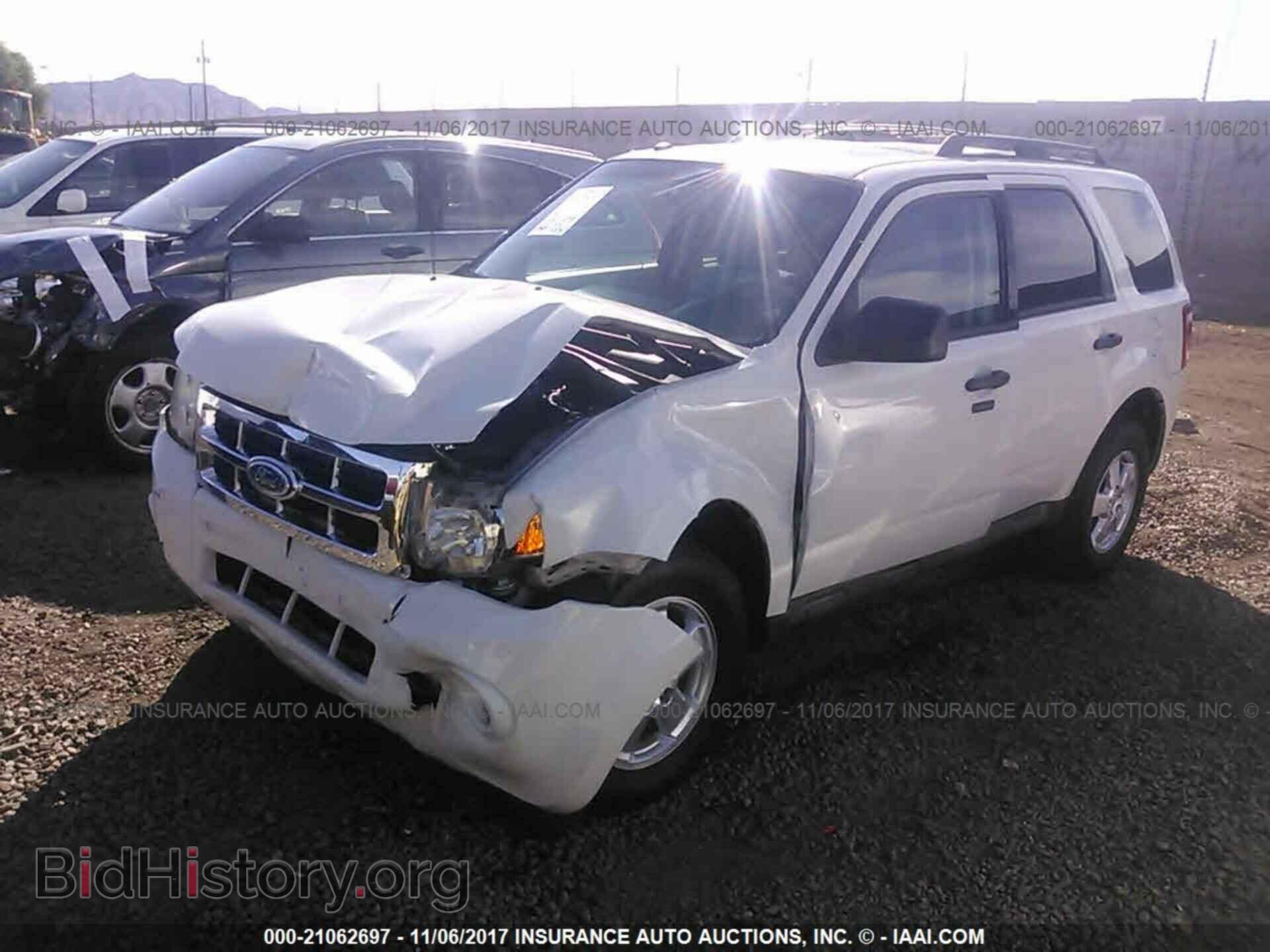 2011 Ford Escape - VIN: 1FMCU0DG3BKA61502 - Photo 2