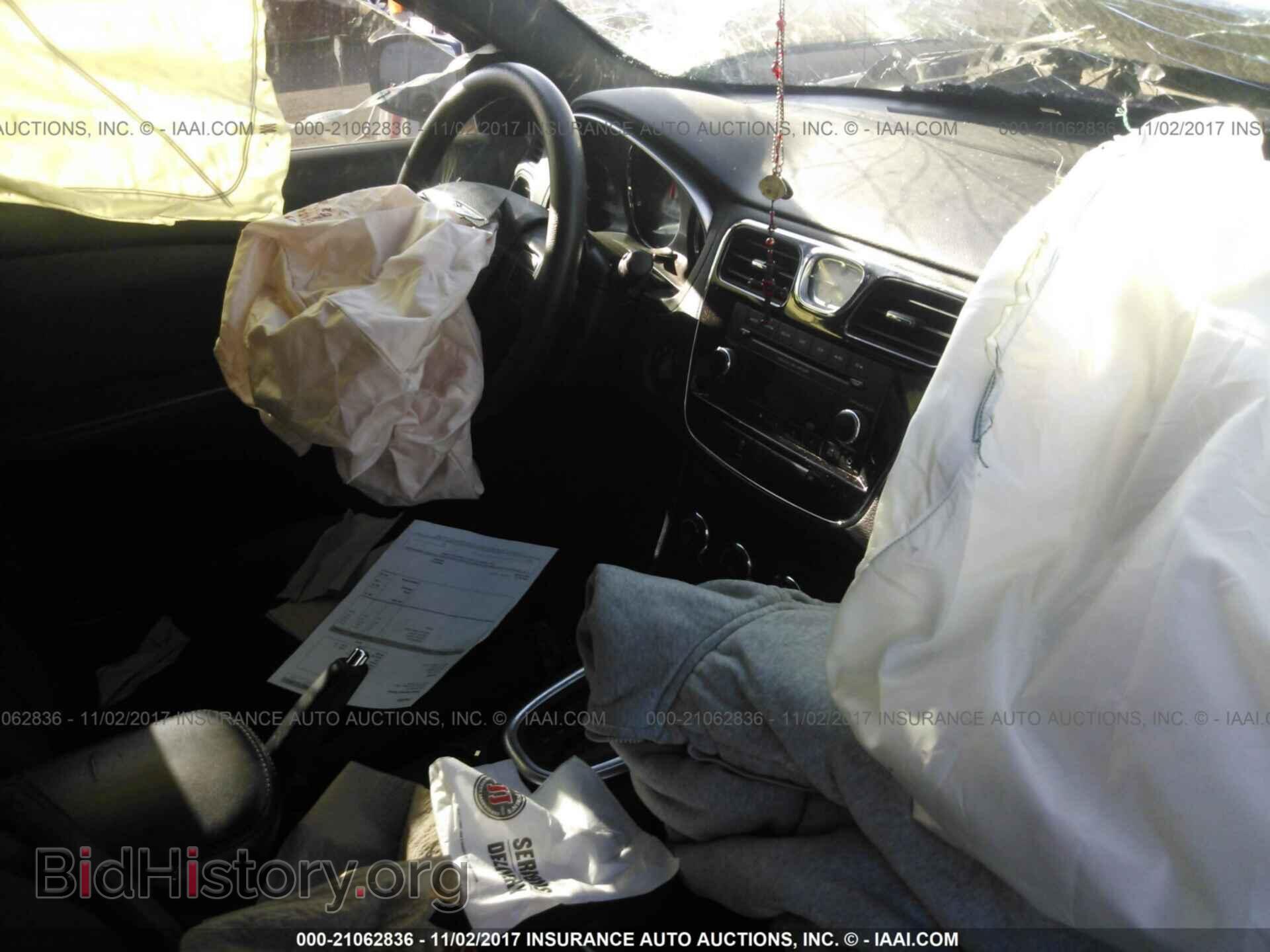 2012 Chrysler 200 - VIN: 1C3CCBAB0CN256621 - Photo 5