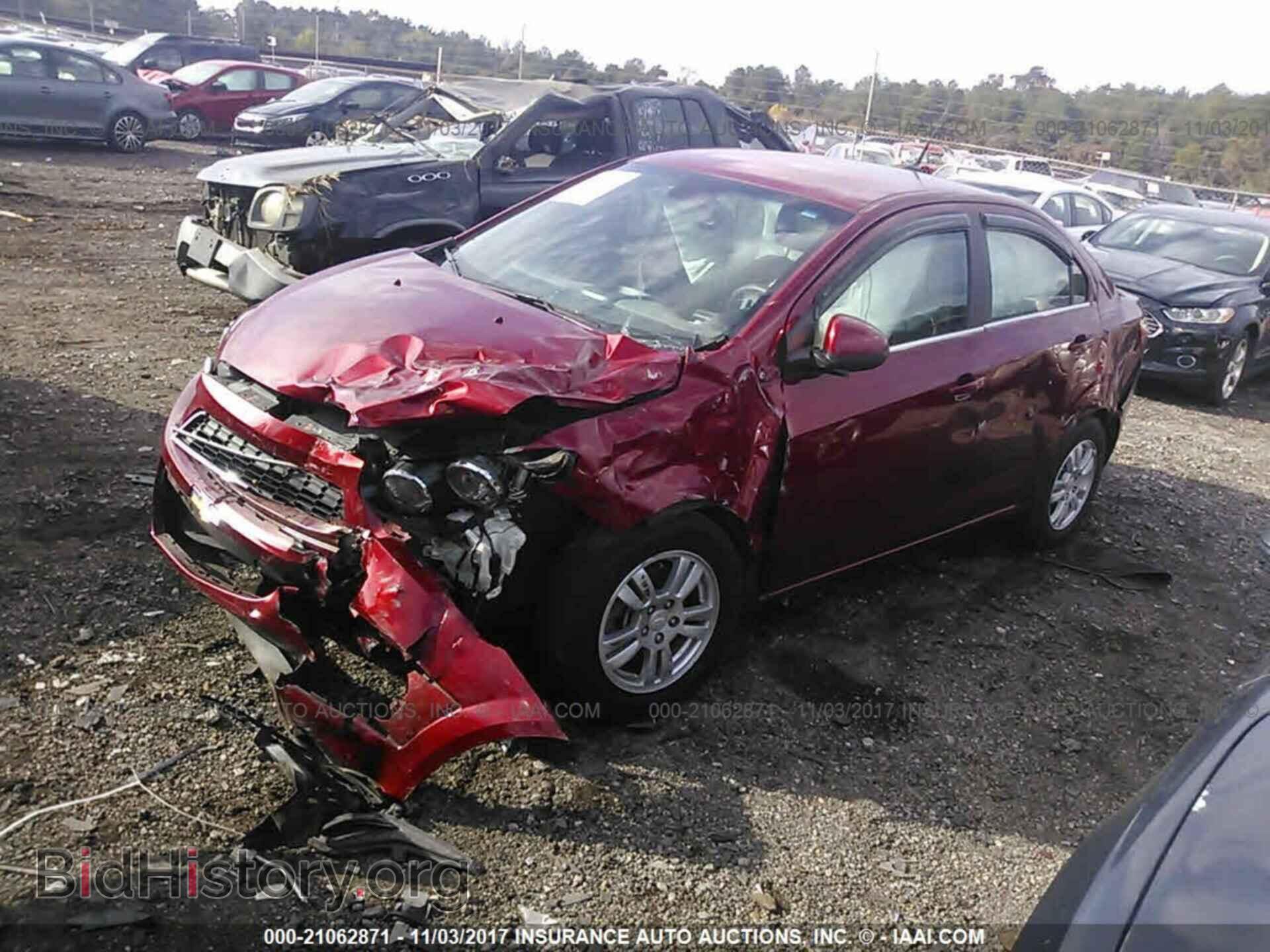 2013 Chevrolet Sonic - VIN: 1G1JC5SH3D4124069 - Фото 2