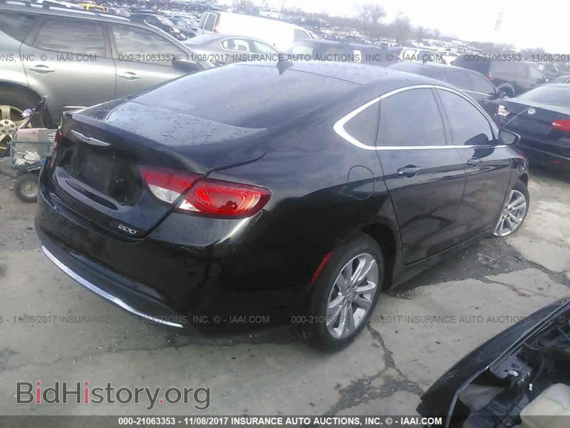 2016 Chrysler 200 - VIN: 1C3CCCAB6GN176302 - Photo 4