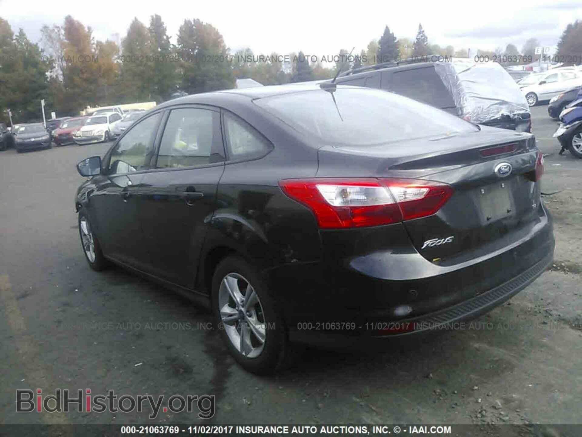 2014 Ford Focus - VIN: 1FADP3F24EL118457 - Photo 3