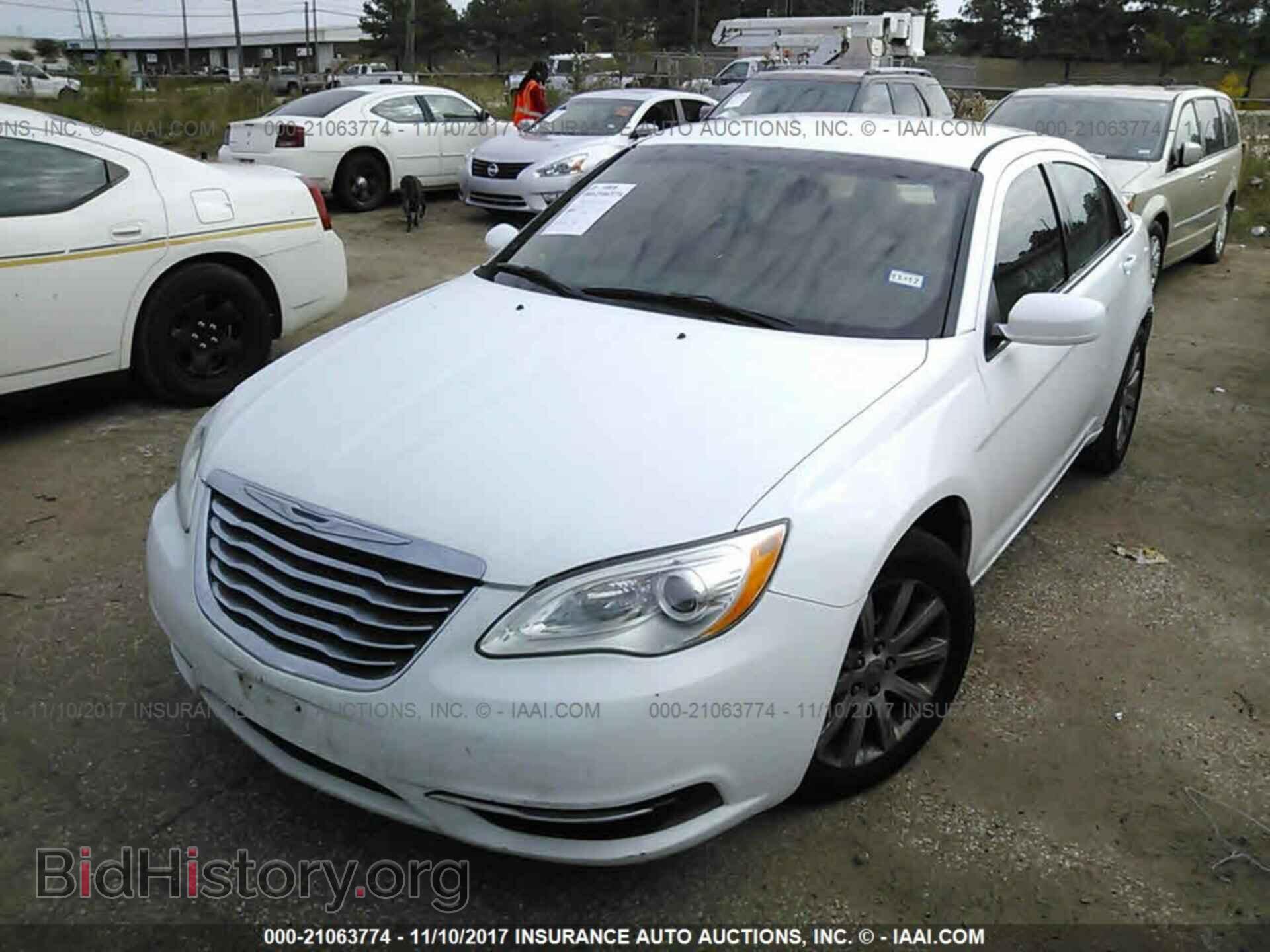 2014 Chrysler 200 - VIN: 1C3CCBBG4EN105536 - Photo 2