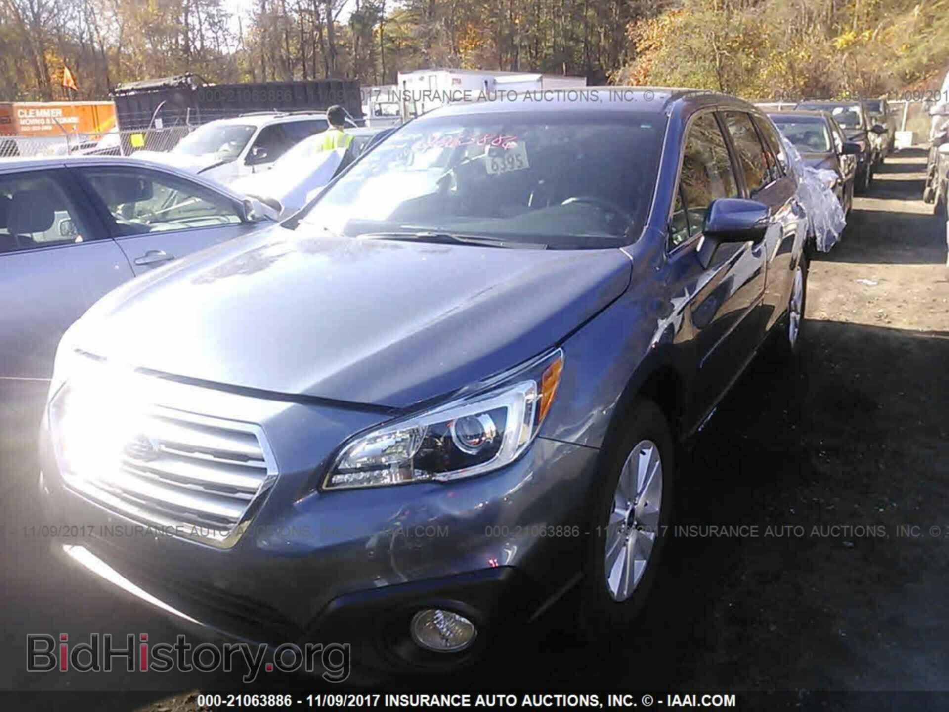 2017 Subaru Outback - VIN: 4S4BSAFC6H3363984 - Photo 2