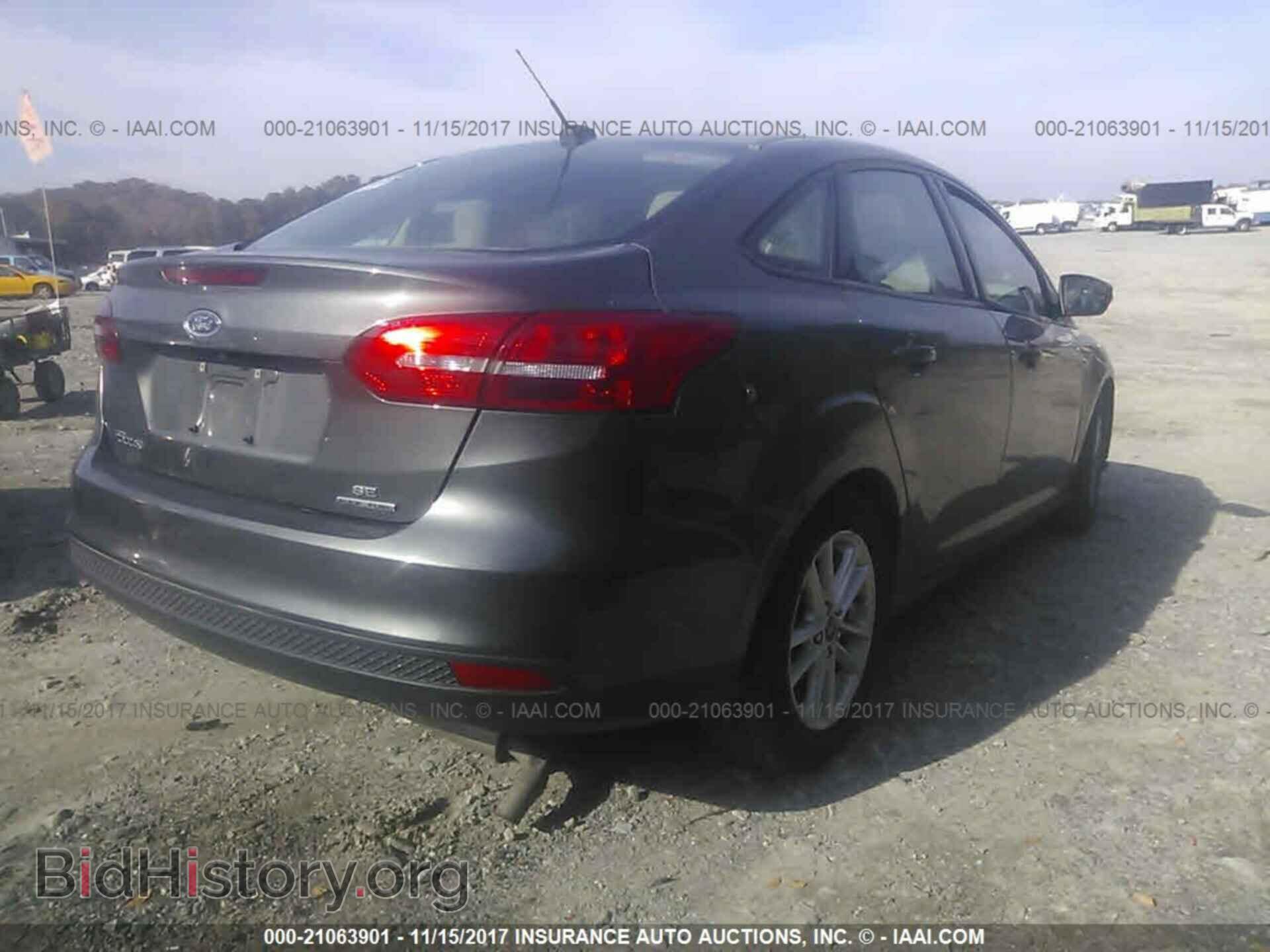 2016 Ford Focus - VIN: 1FADP3F25GL323739 - Photo 4