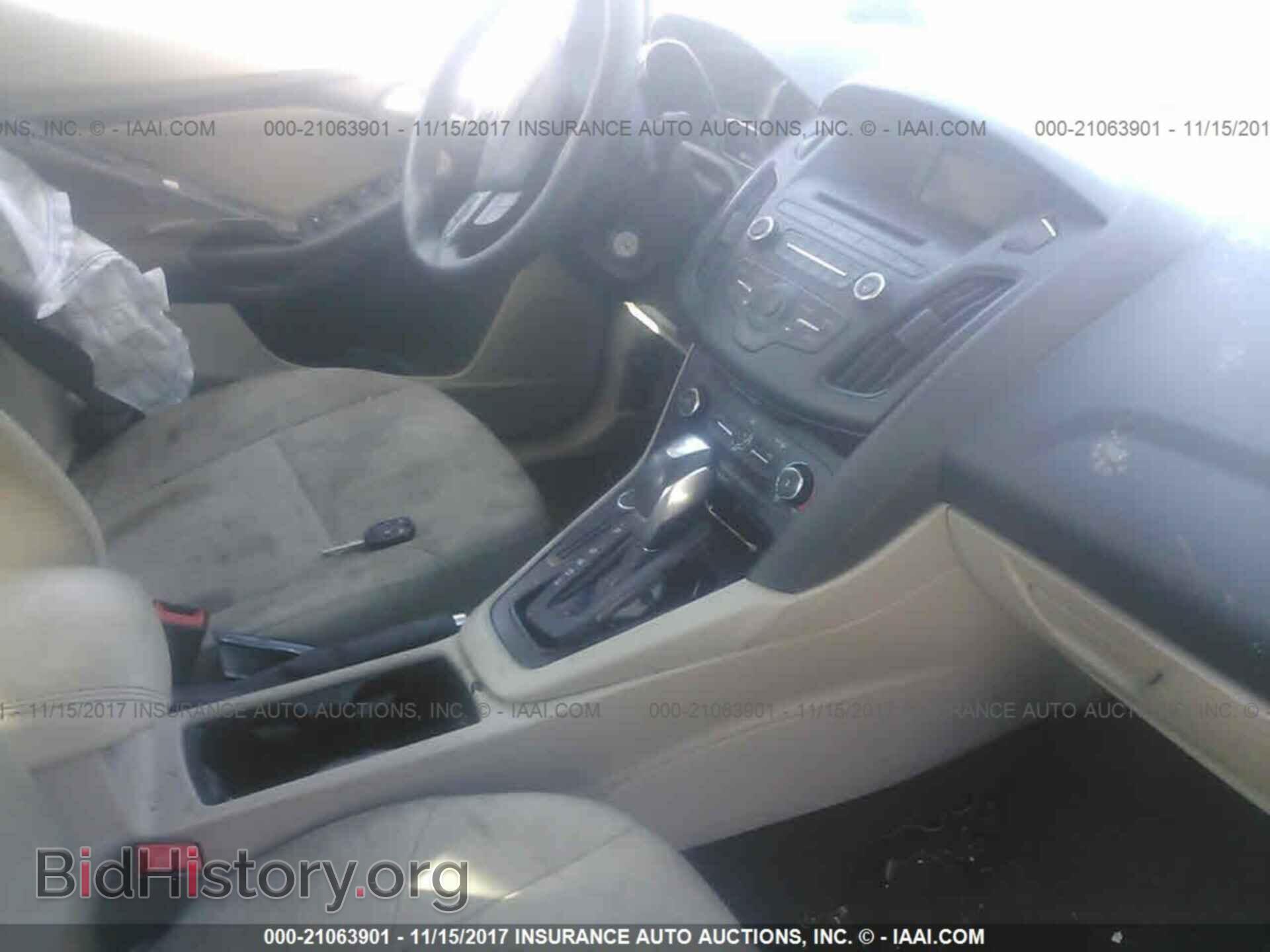 2016 Ford Focus - VIN: 1FADP3F25GL323739 - Photo 5