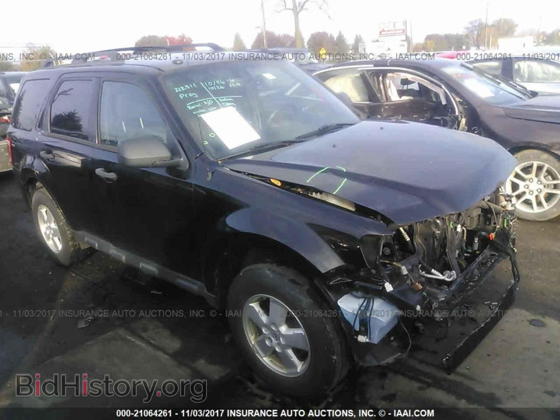 Photo 1FMCU0D71BKC40895 - Ford Escape 2011