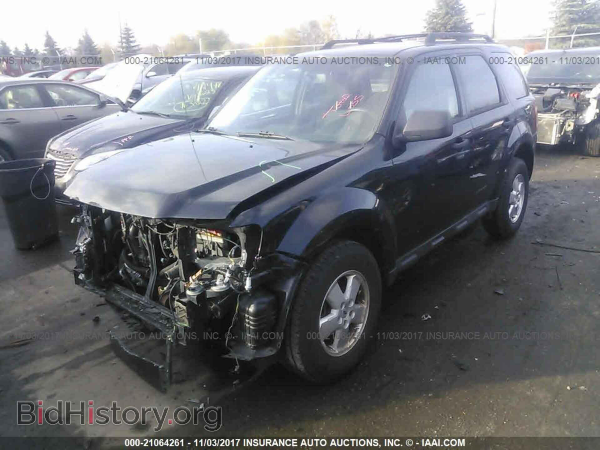 2011 Ford Escape - VIN: 1FMCU0D71BKC40895 - Photo 2
