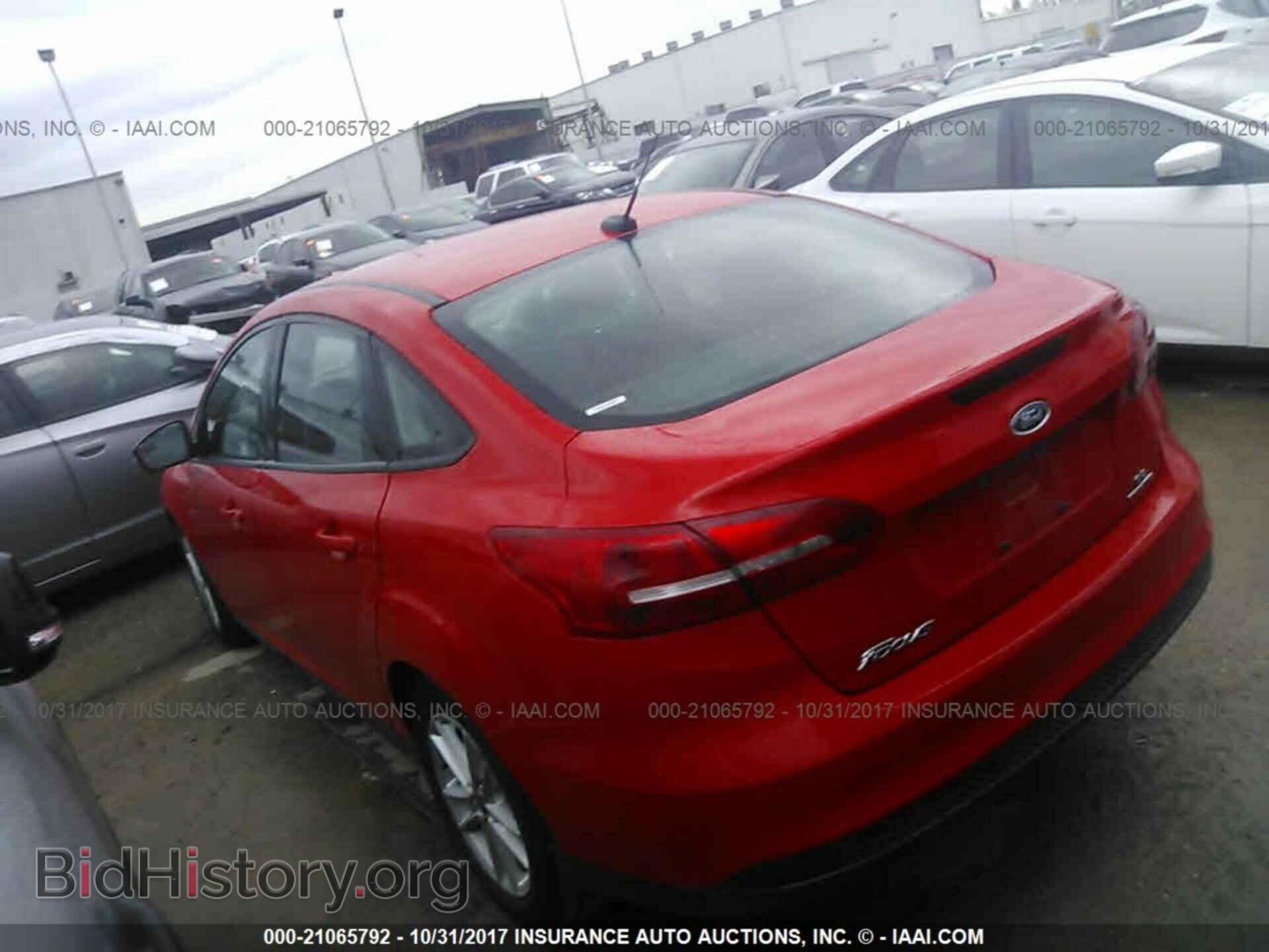 2016 Ford Focus - VIN: 1FADP3F25GL339228 - Photo 3