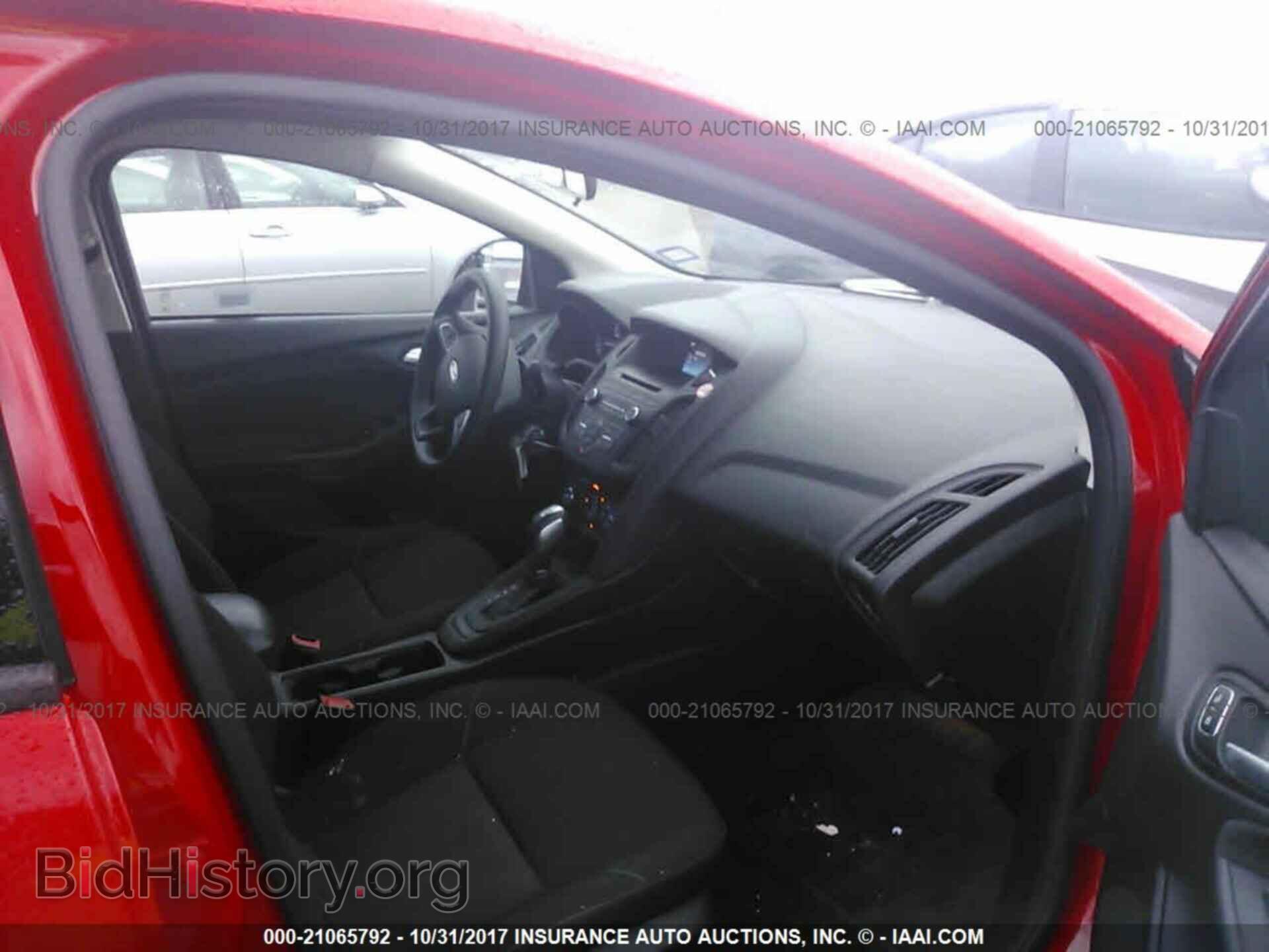2016 Ford Focus - VIN: 1FADP3F25GL339228 - Photo 5