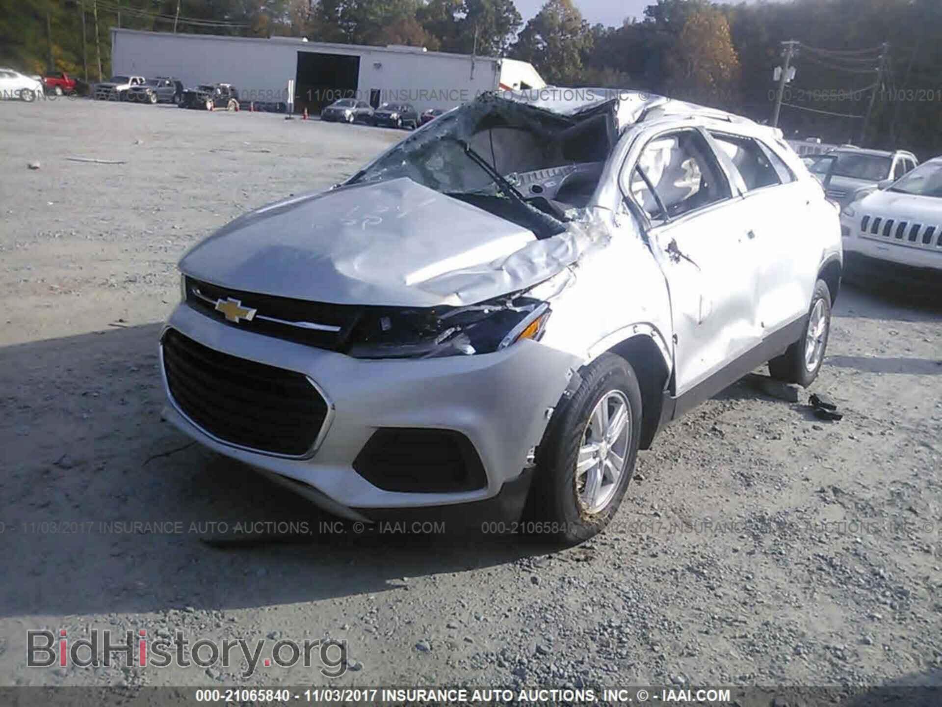 2017 Chevrolet Trax - VIN: 3GNCJLSB0HL148486 - Фото 2