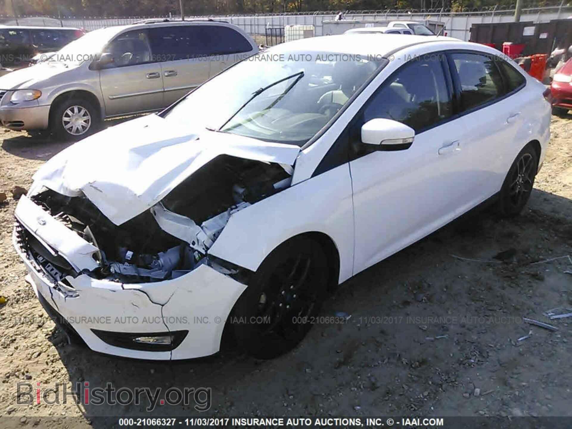 2016 Ford Focus - VIN: 1FADP3F21GL295261 - Photo 2