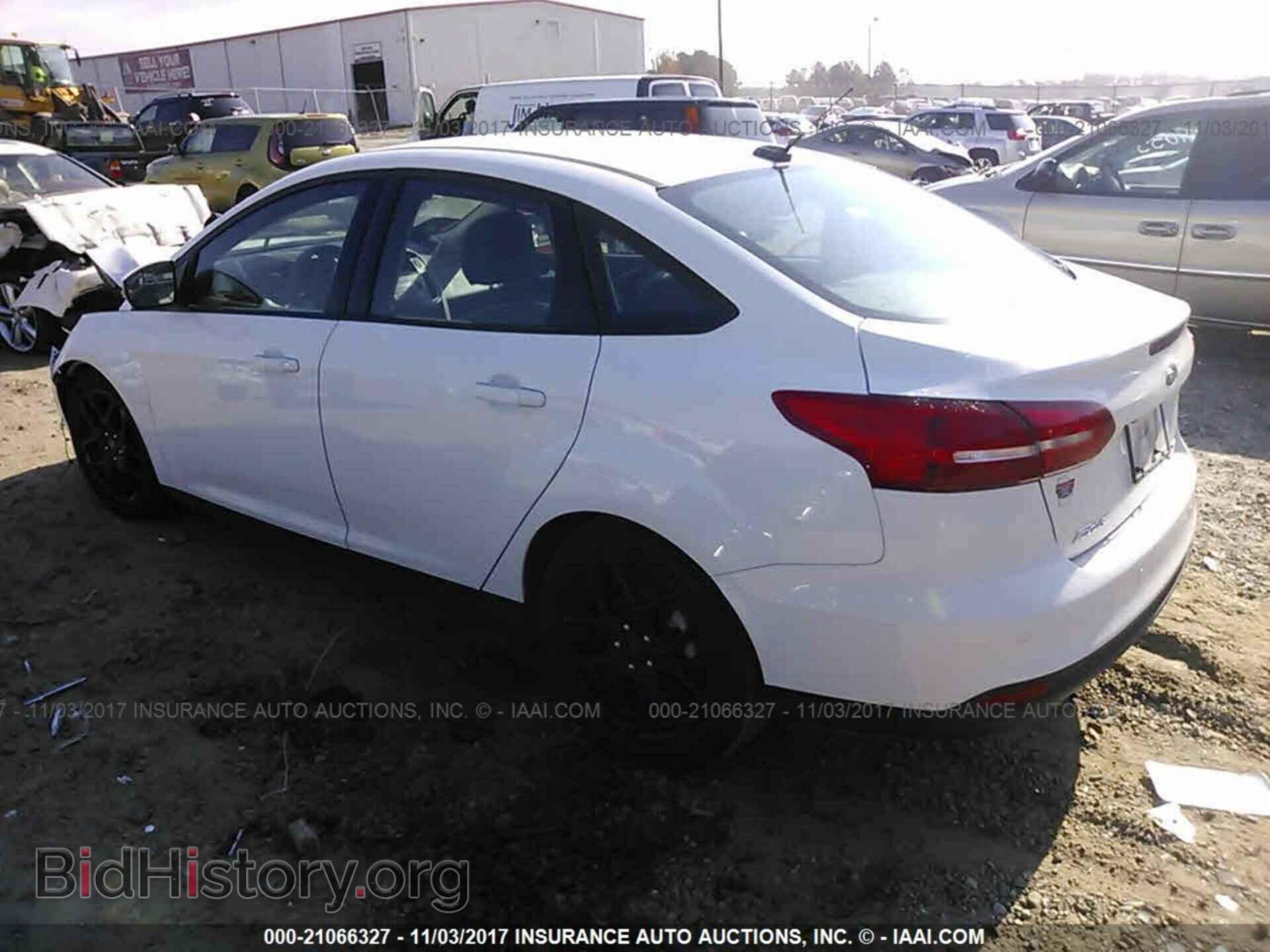 2016 Ford Focus - VIN: 1FADP3F21GL295261 - Photo 3
