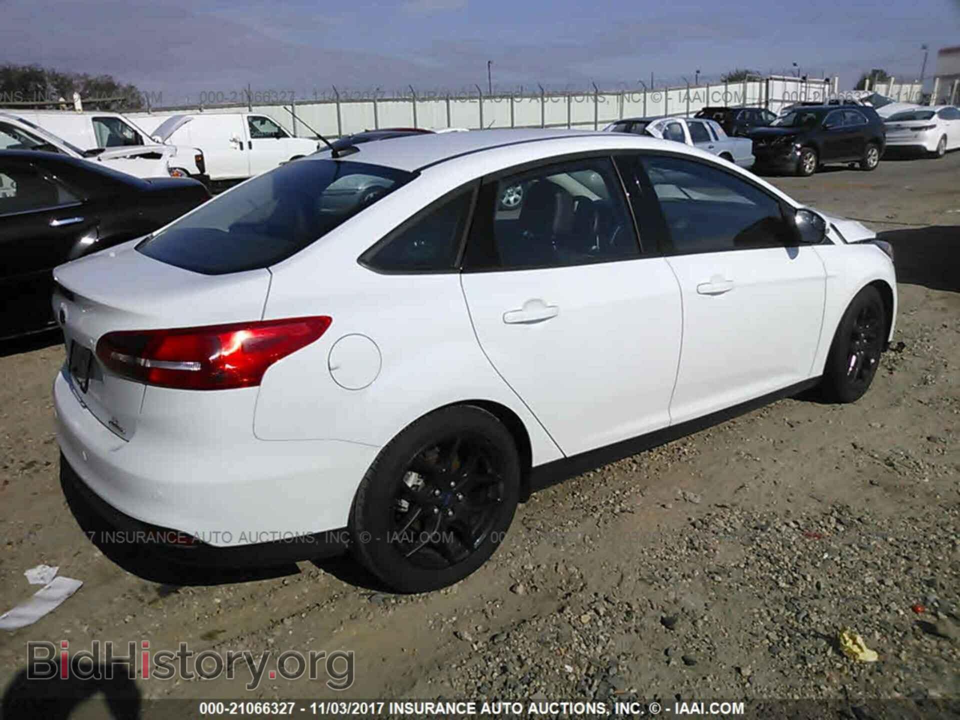 2016 Ford Focus - VIN: 1FADP3F21GL295261 - Photo 4