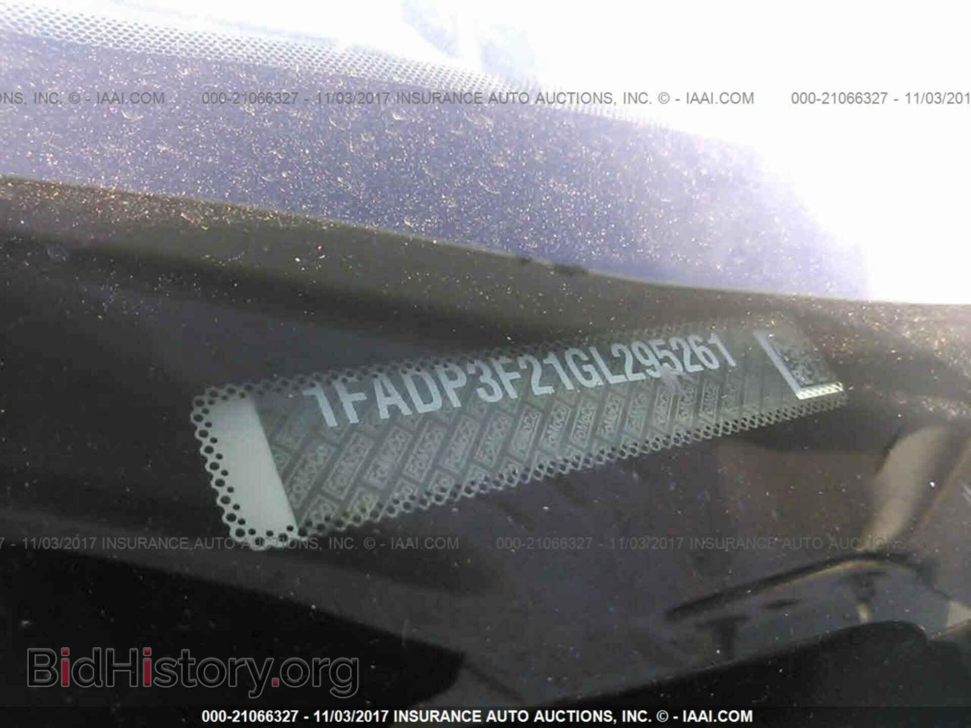2016 Ford Focus - VIN: 1FADP3F21GL295261 - Photo 9
