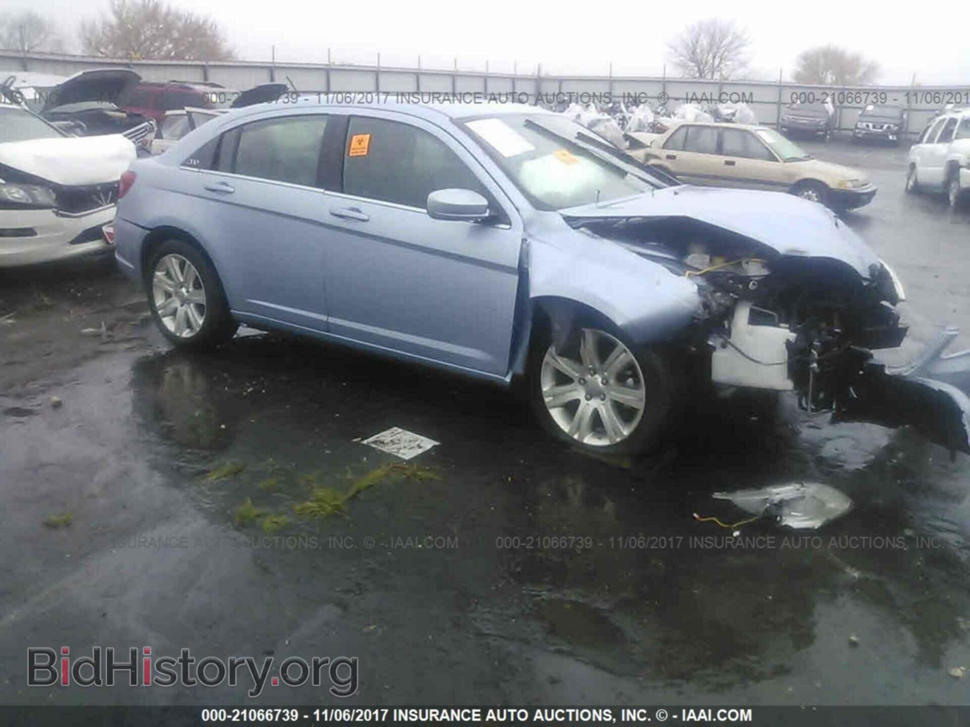 Photo 1C3CCBBB0DN657098 - Chrysler 200 2013