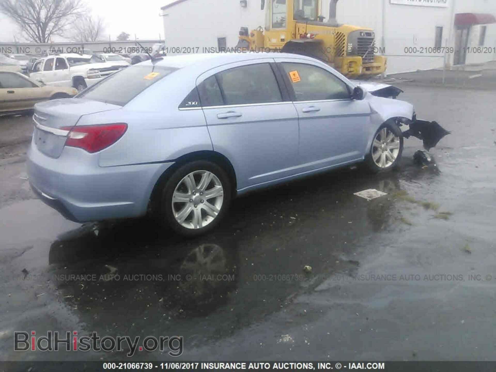 2013 Chrysler 200 - VIN: 1C3CCBBB0DN657098 - Photo 4
