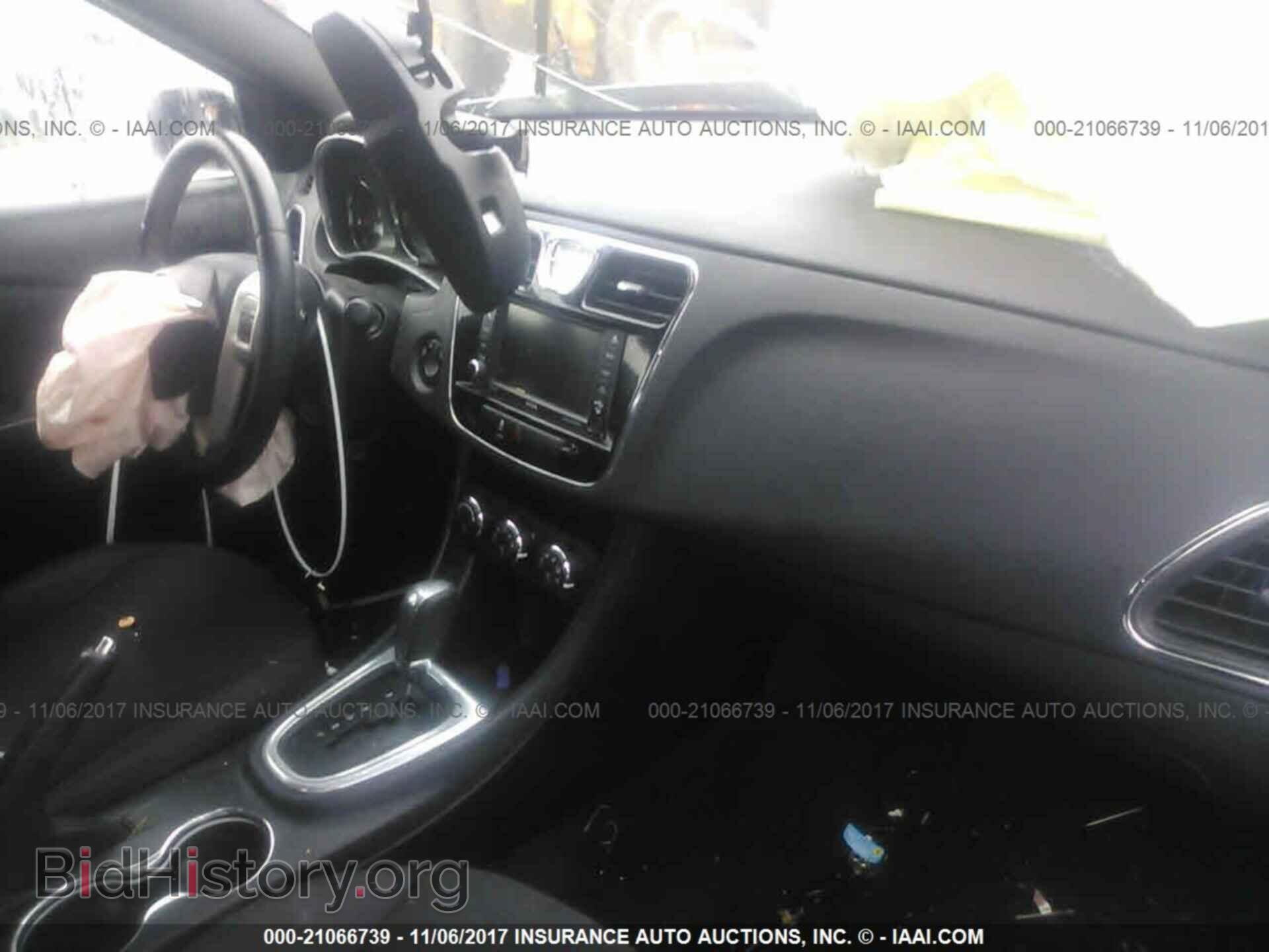 2013 Chrysler 200 - VIN: 1C3CCBBB0DN657098 - Photo 5