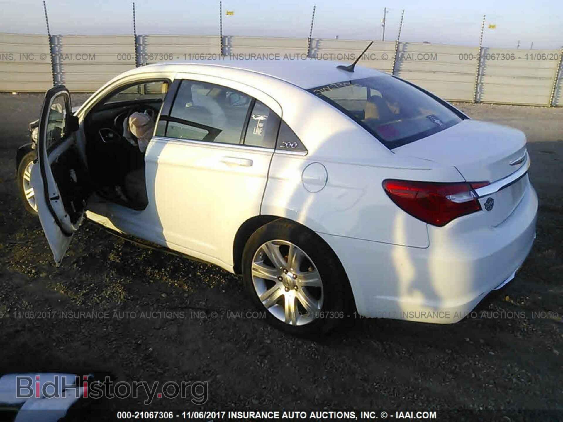 2013 Chrysler 200 - VIN: 1C3CCBBB8DN512648 - Фото 3
