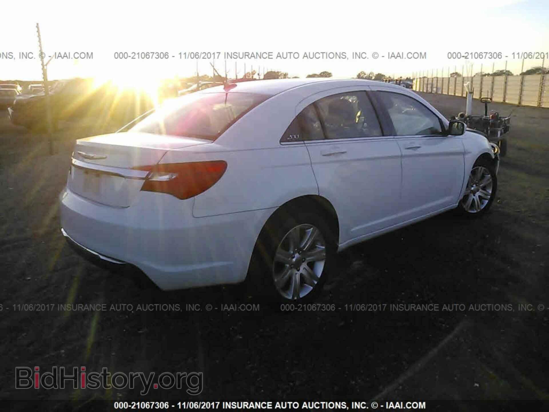 2013 Chrysler 200 - VIN: 1C3CCBBB8DN512648 - Фото 4