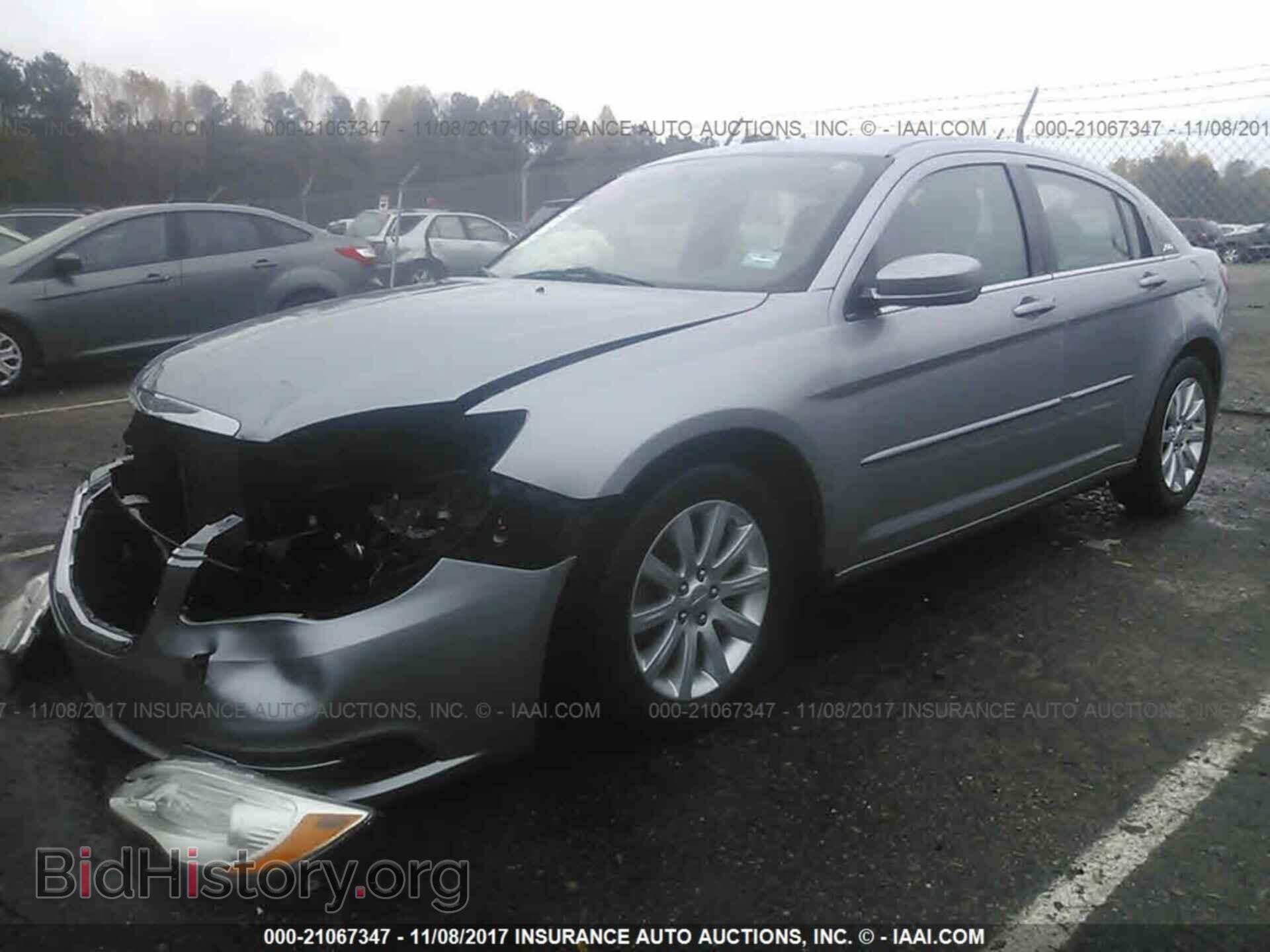 2013 Chrysler 200 - VIN: 1C3CCBBB1DN559228 - Фото 2