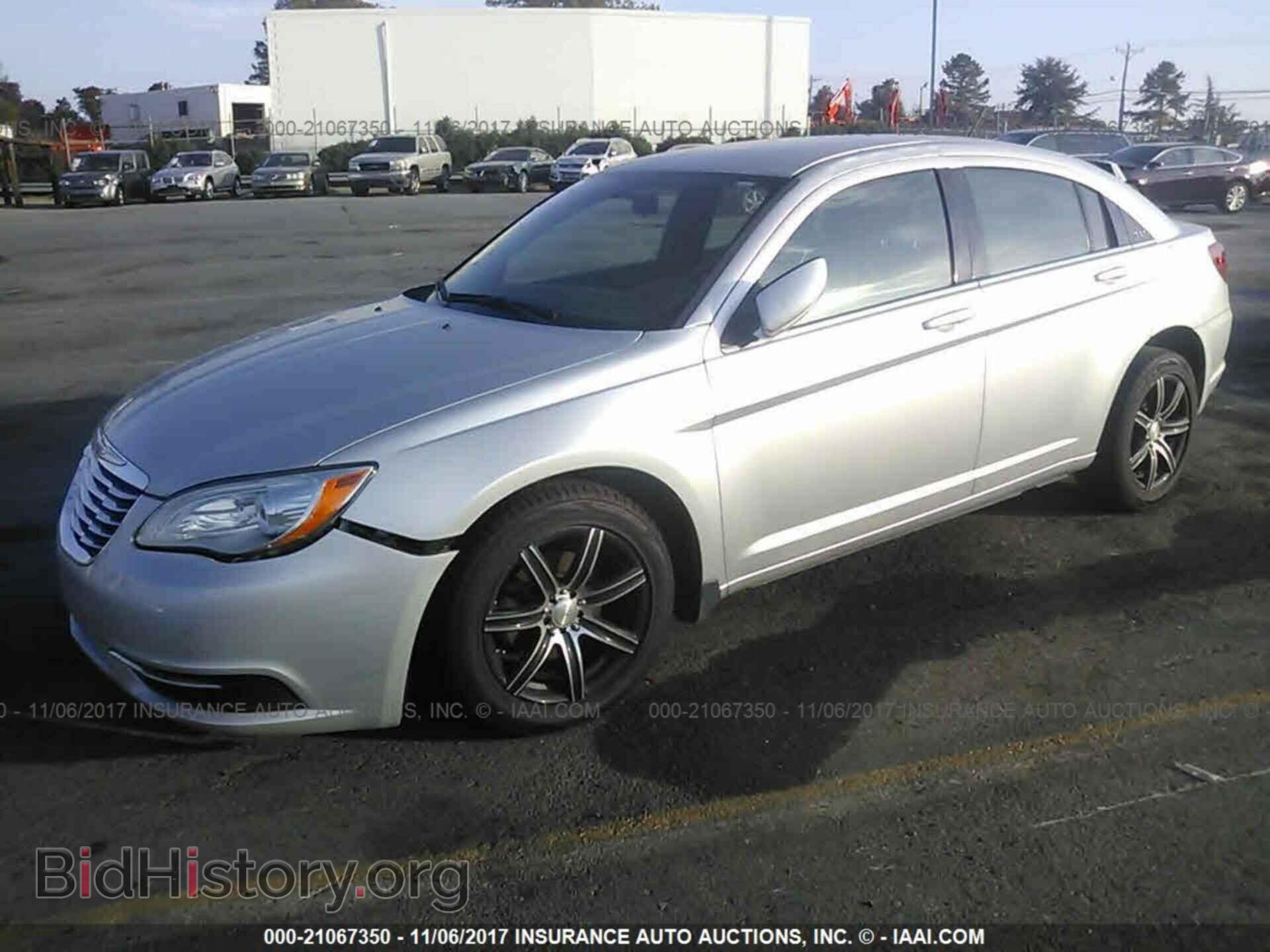 2012 Chrysler 200 - VIN: 1C3CCBAB4CN330705 - Photo 2