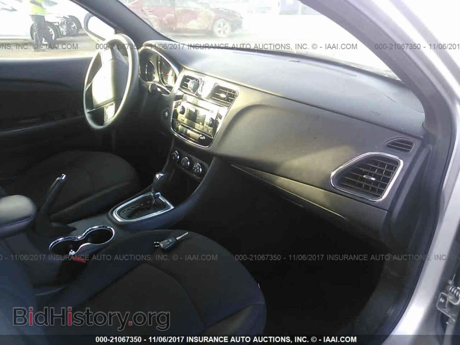 2012 Chrysler 200 - VIN: 1C3CCBAB4CN330705 - Photo 5