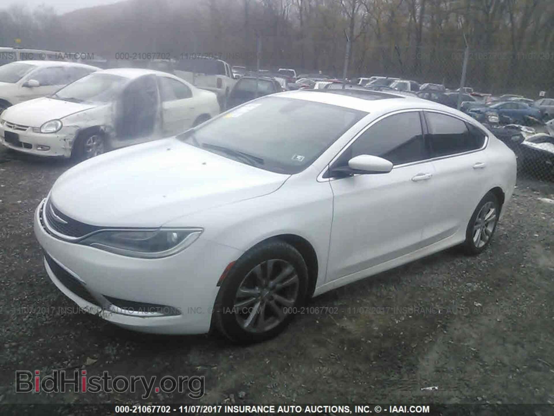 2015 Chrysler 200 - VIN: 1C3CCCAB2FN741756 - Photo 2