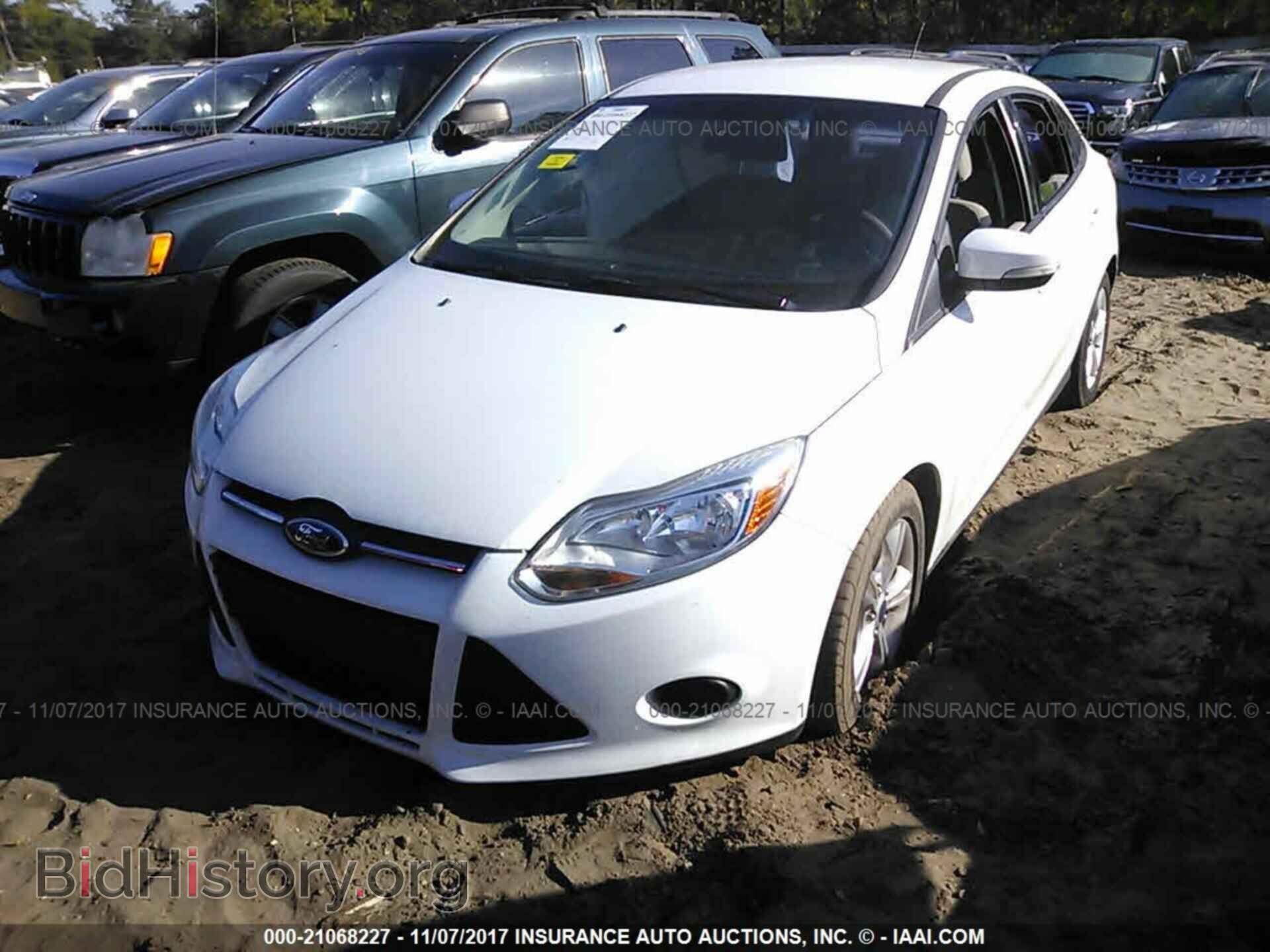 2013 Ford Focus - VIN: 1FADP3F28DL312021 - Фото 2