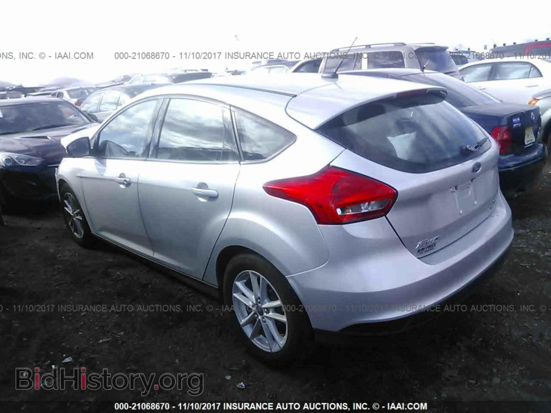2016 Ford Focus - VIN: 1FADP3K2XGL271398 - Photo 3