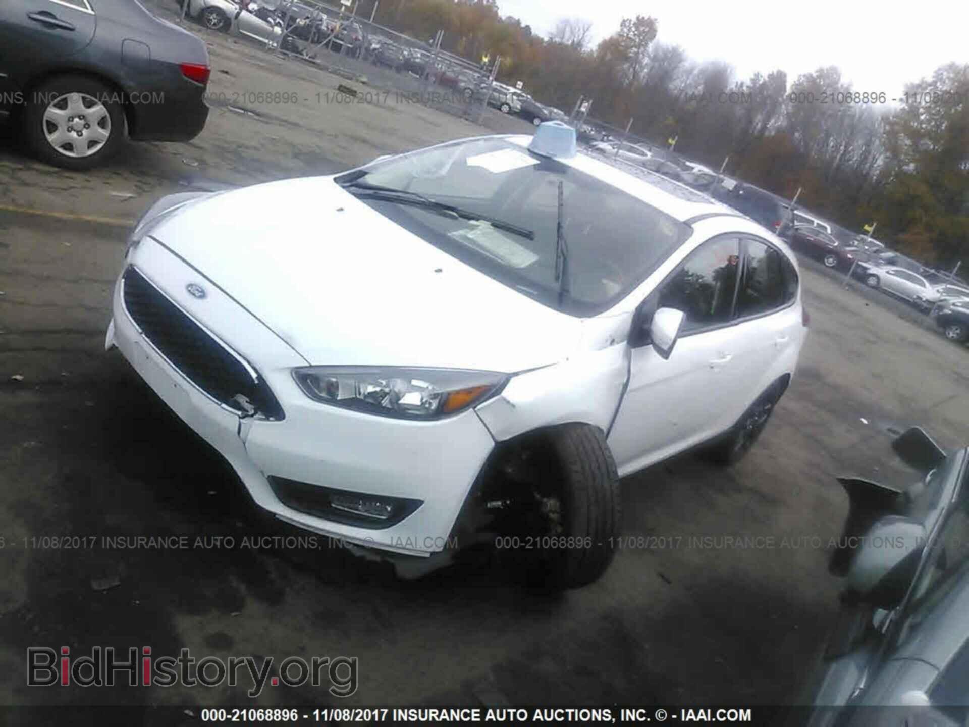 2016 Ford Focus - VIN: 1FADP3K21GL307737 - Photo 2