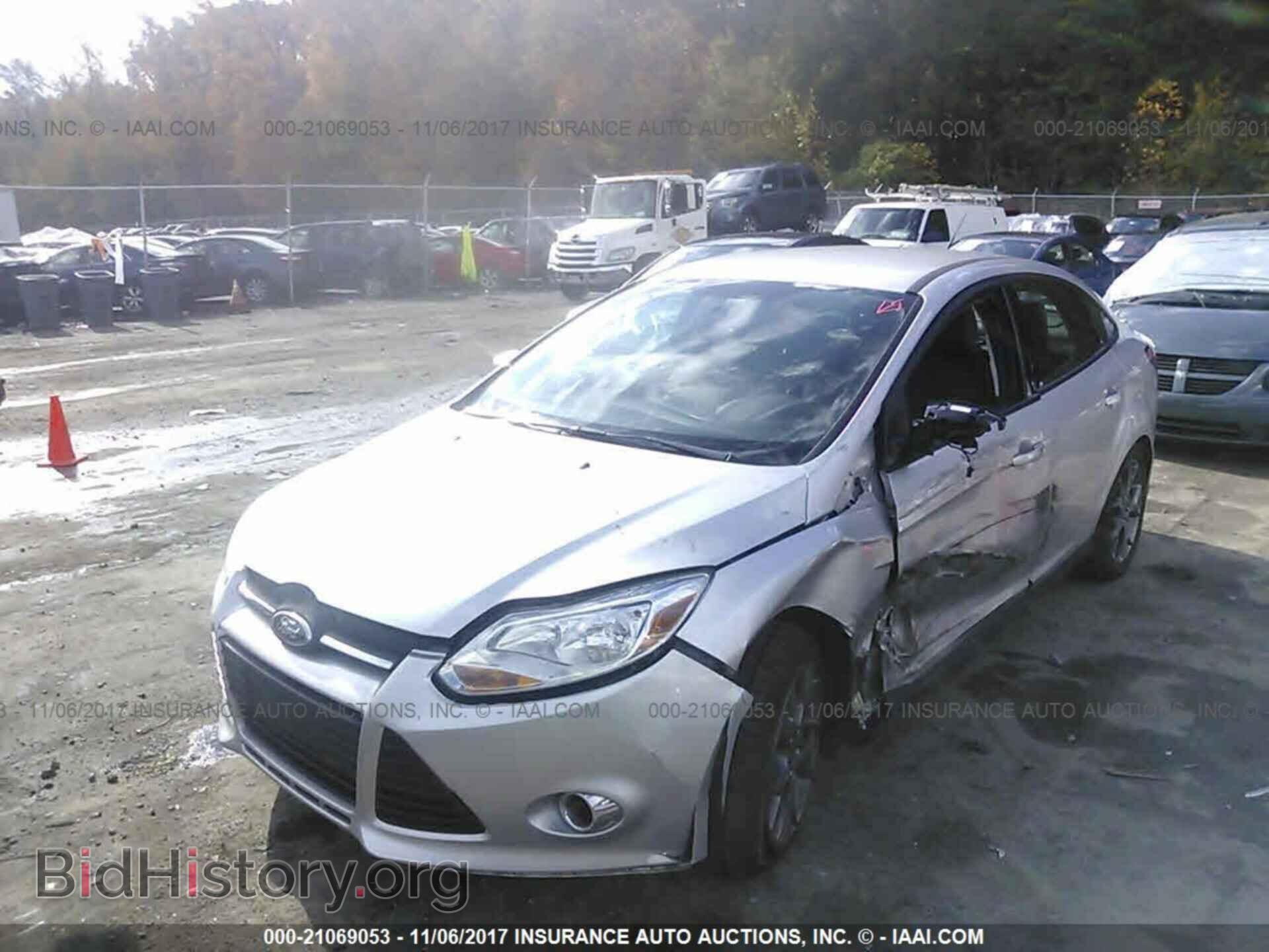 2014 Ford Focus - VIN: 1FADP3F22EL240749 - Photo 2