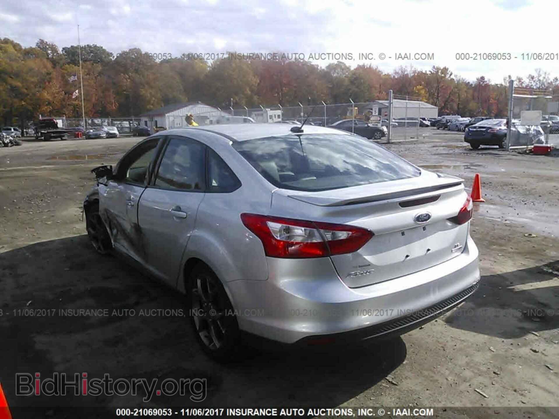 2014 Ford Focus - VIN: 1FADP3F22EL240749 - Photo 3