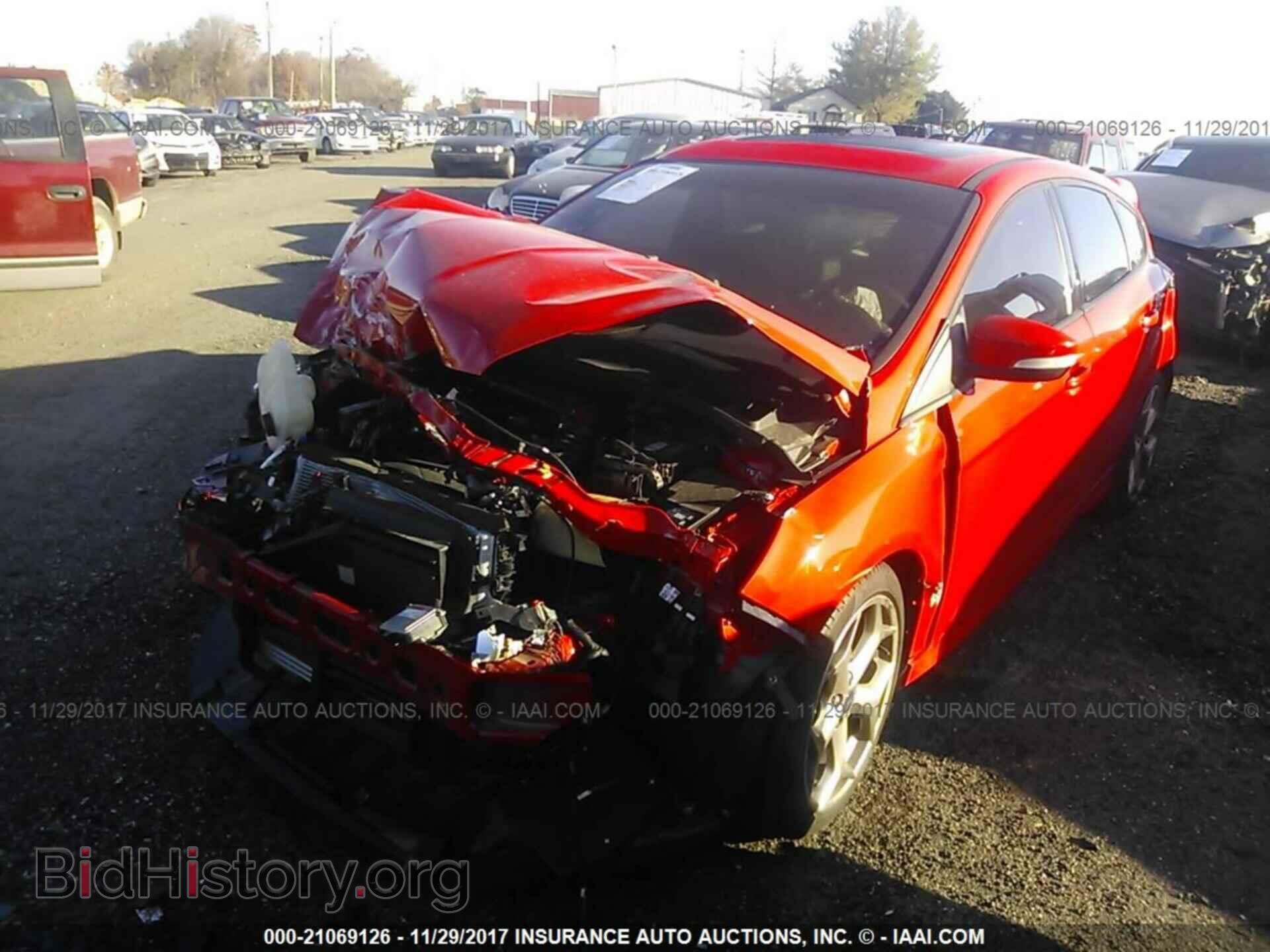 2017 Ford Focus - VIN: 1FADP3L96HL252487 - Photo 2