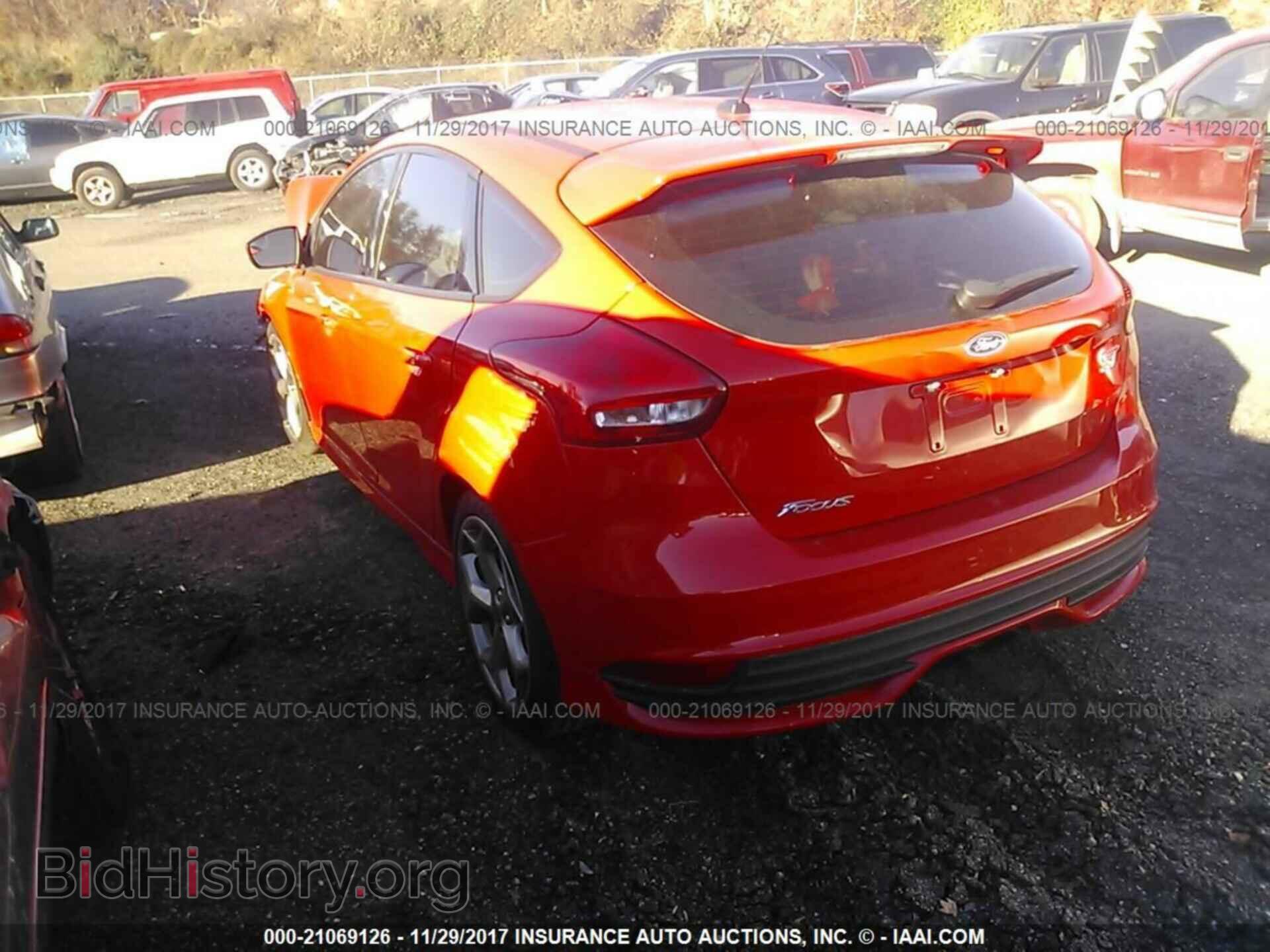 2017 Ford Focus - VIN: 1FADP3L96HL252487 - Photo 3