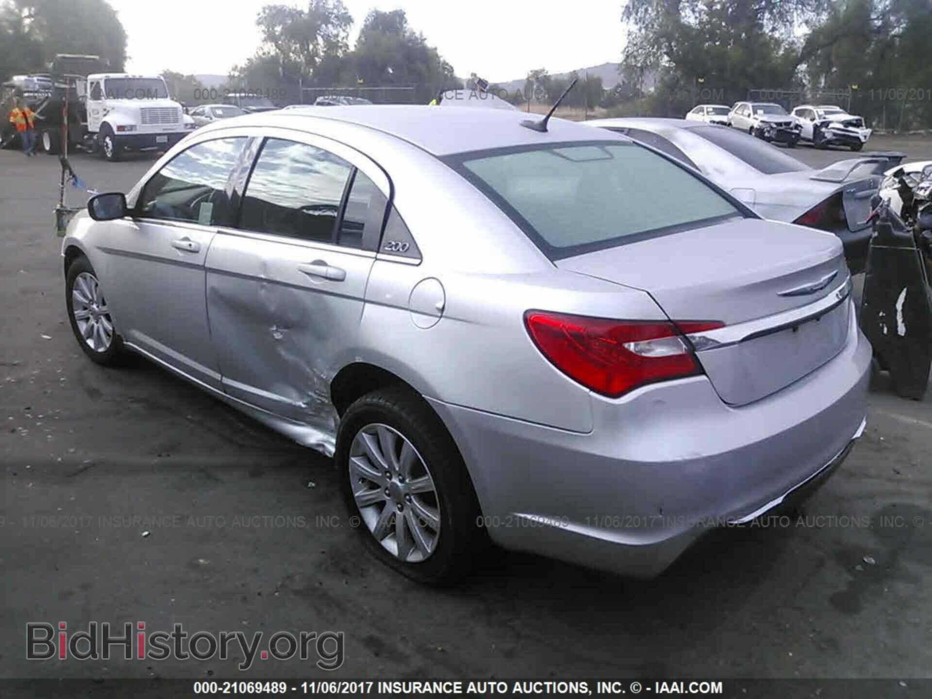 2011 Chrysler 200 - VIN: 1C3BC1FB6BN565975 - Фото 3