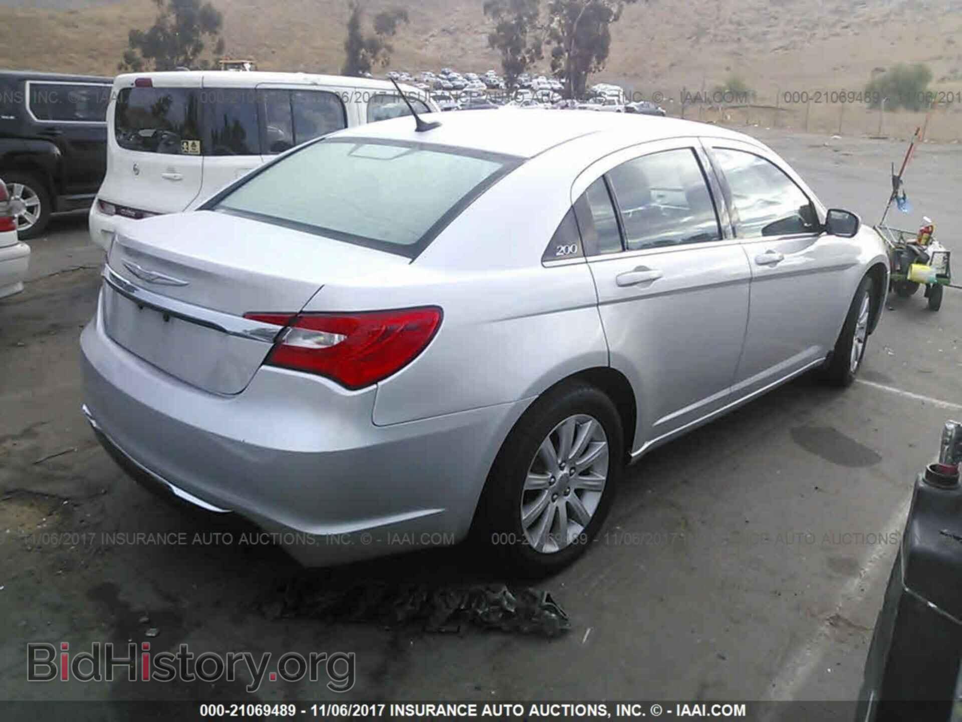 2011 Chrysler 200 - VIN: 1C3BC1FB6BN565975 - Фото 4