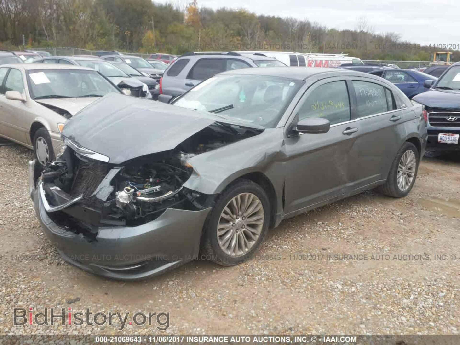 2013 Chrysler 200 - VIN: 1C3CCBBB4DN602198 - Photo 2
