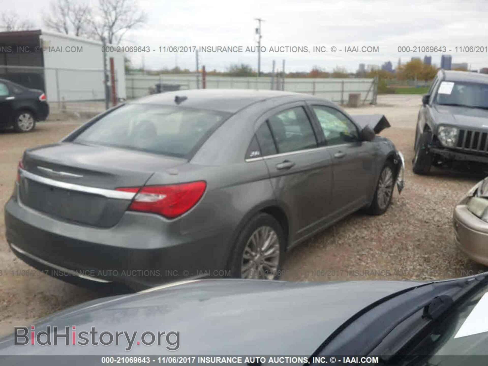2013 Chrysler 200 - VIN: 1C3CCBBB4DN602198 - Photo 4