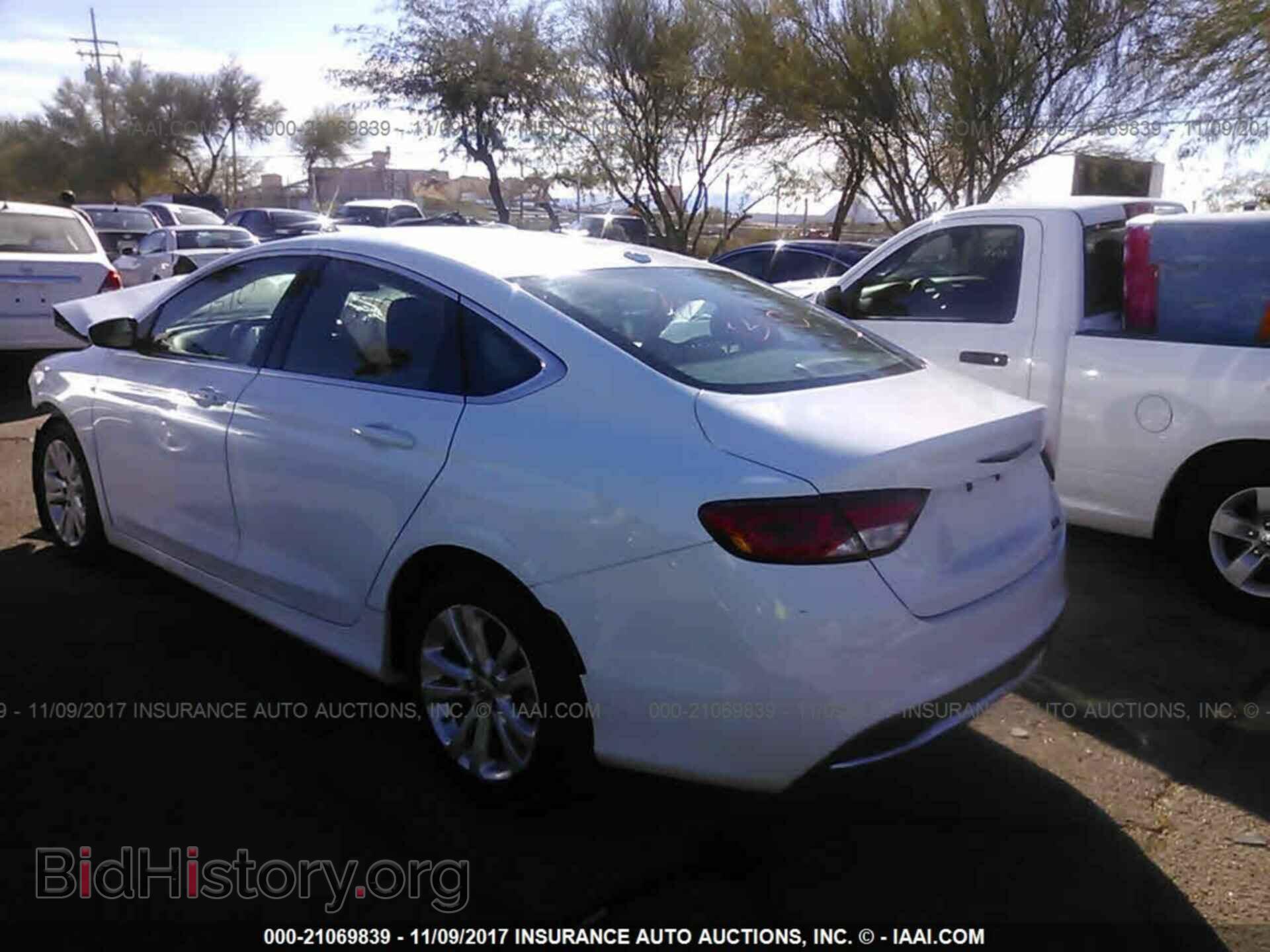 2016 Chrysler 200 - VIN: 1C3CCCAB6GN153442 - Photo 3