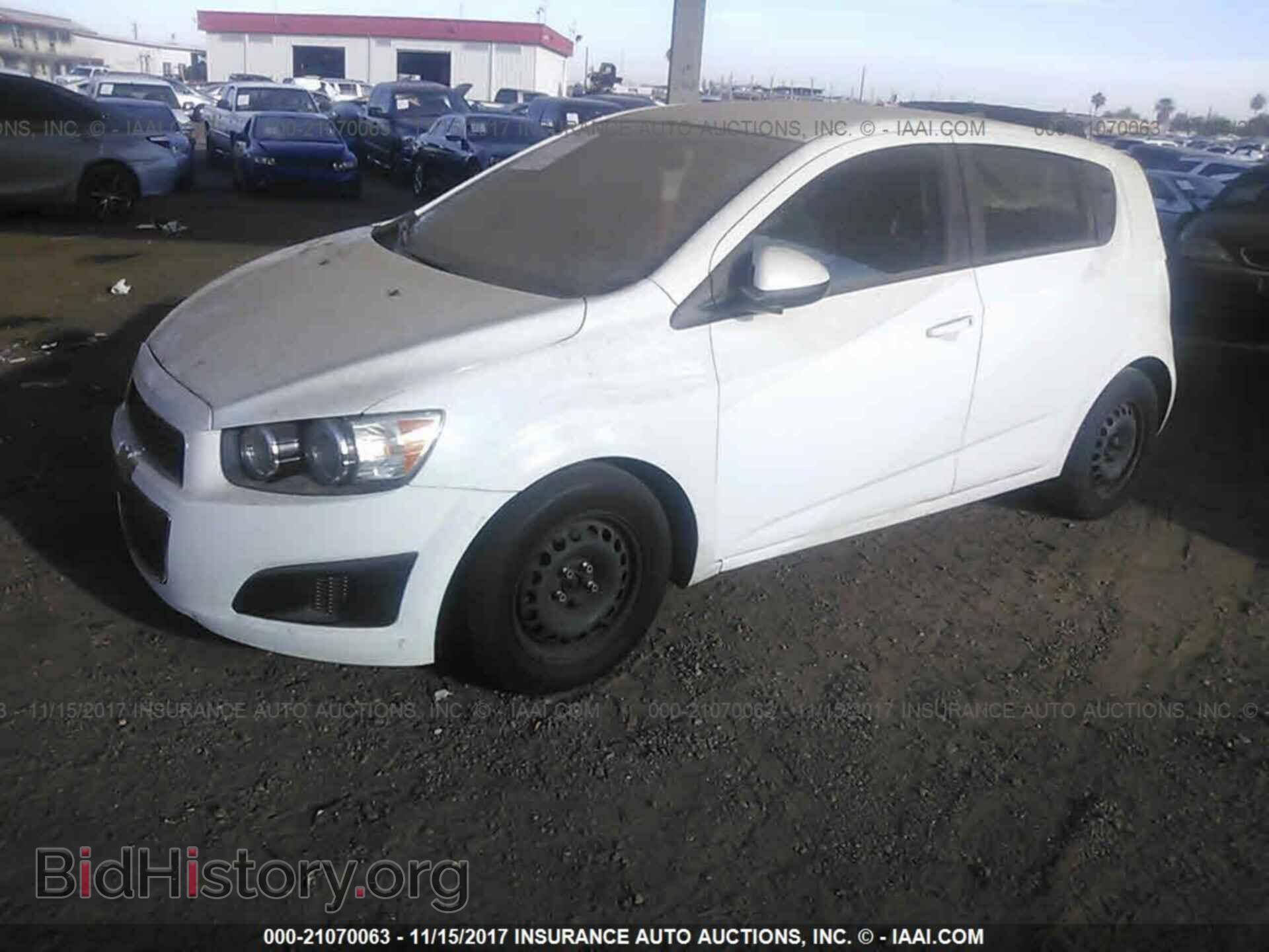 2014 Chevrolet Sonic - VIN: 1G1JA6SH3E4183698 - Фото 2