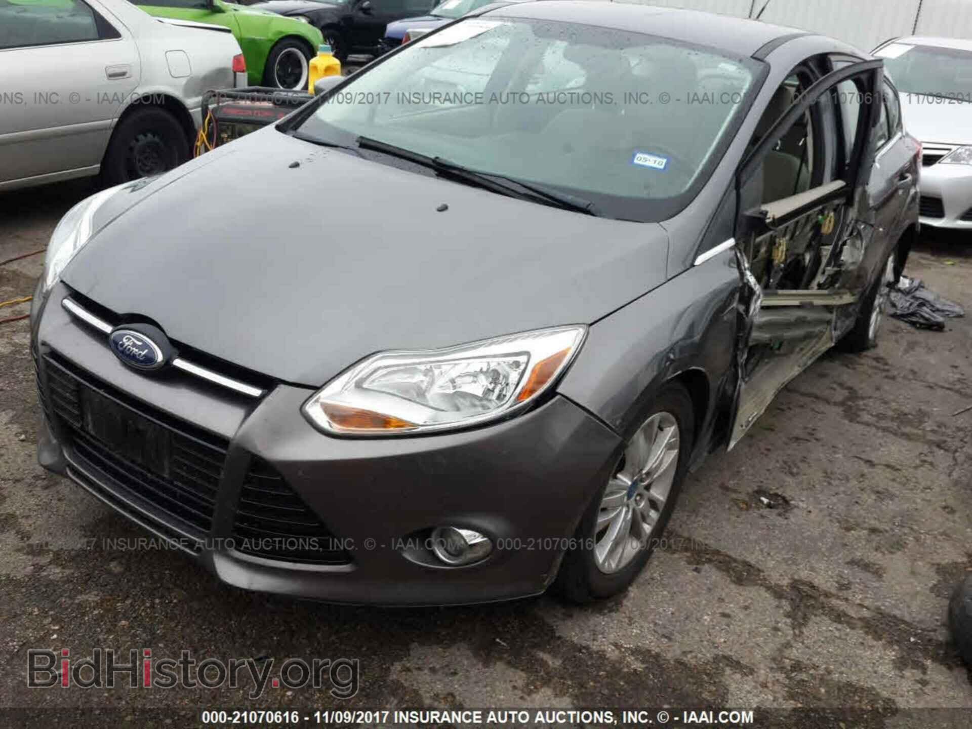 2012 Ford Focus - VIN: 1FAHP3M22CL129829 - Фото 2