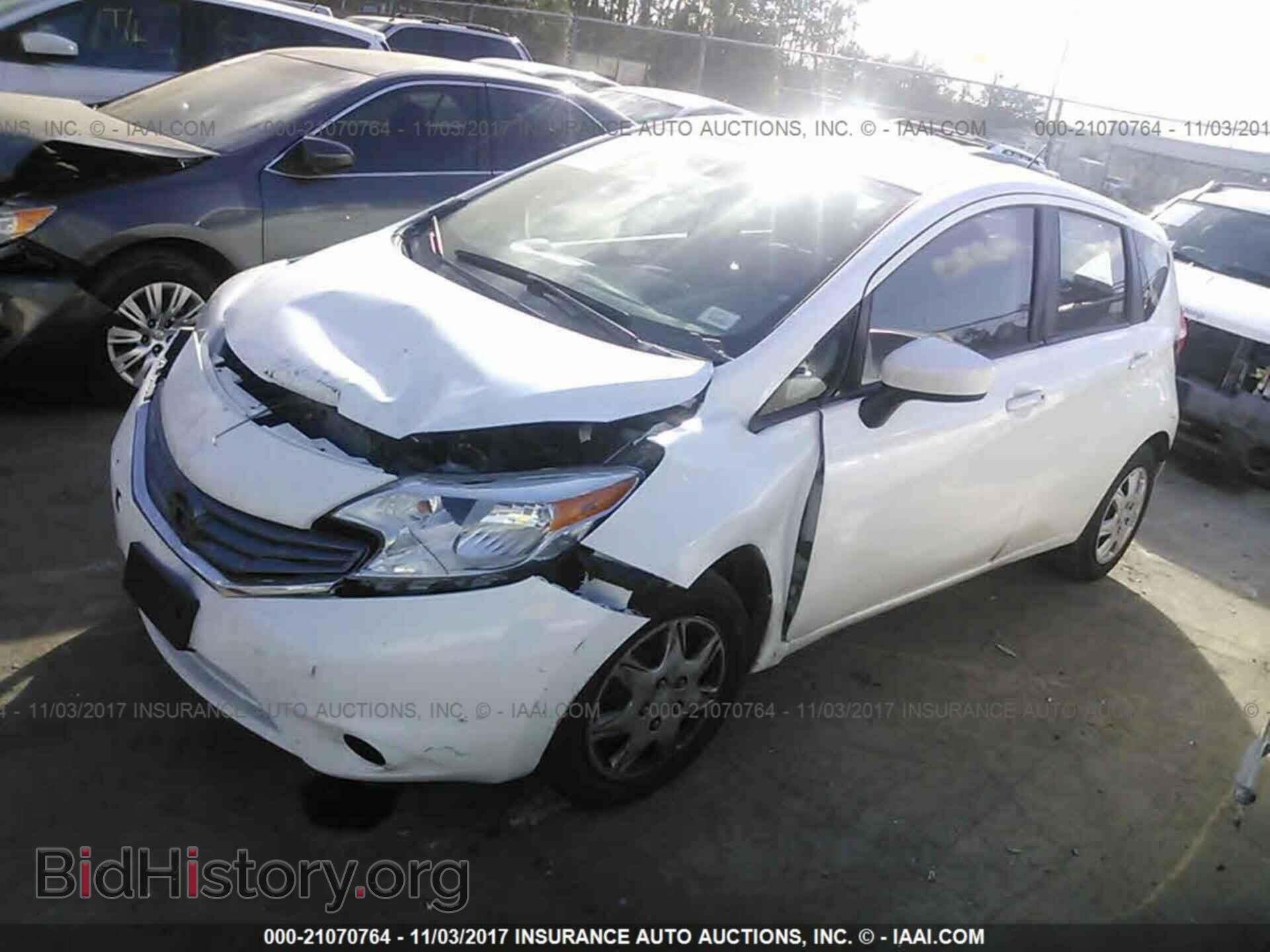 2015 Nissan Versa note - VIN: 3N1CE2CP9FL404125 - Фото 2