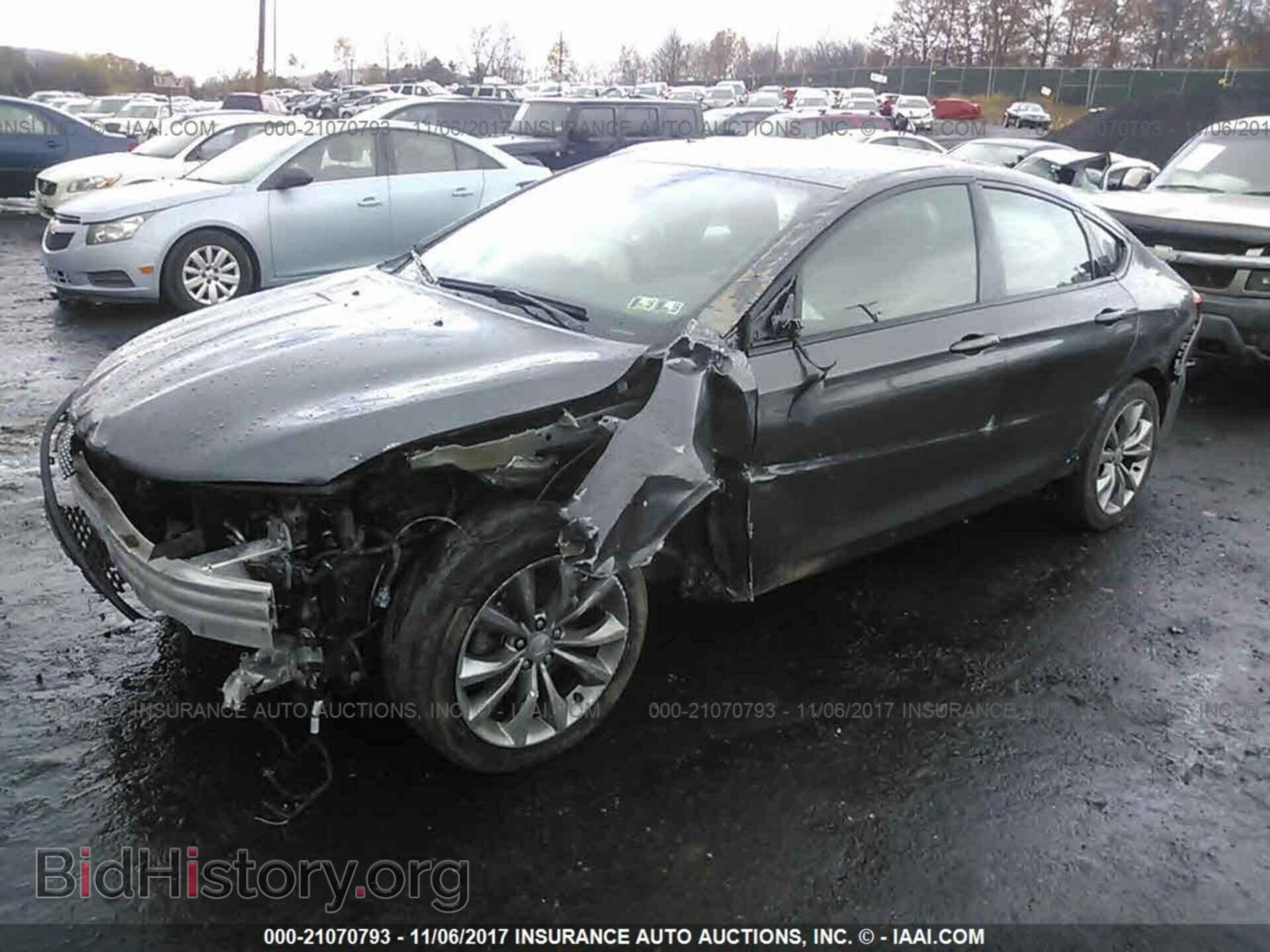 2015 Chrysler 200 - VIN: 1C3CCCBB0FN621985 - Photo 2