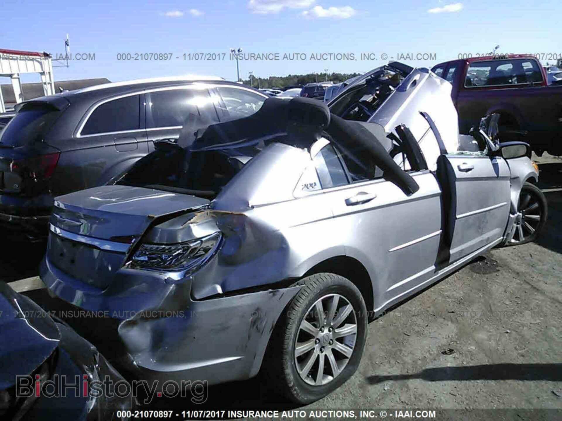 2014 Chrysler 200 - VIN: 1C3CCBBB4EN237104 - Фото 4