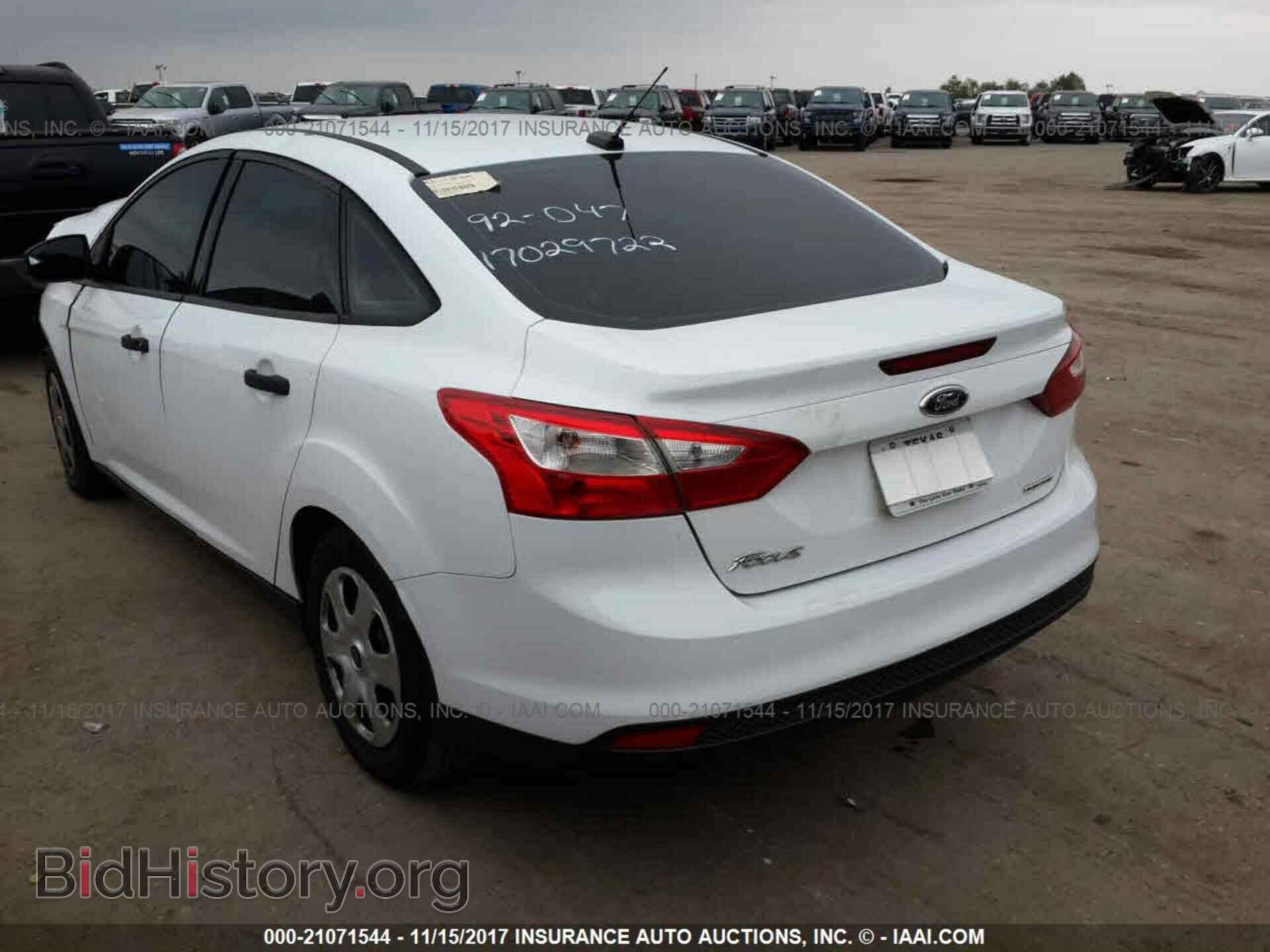 2013 Ford Focus - VIN: 1FADP3E29DL137912 - Photo 3