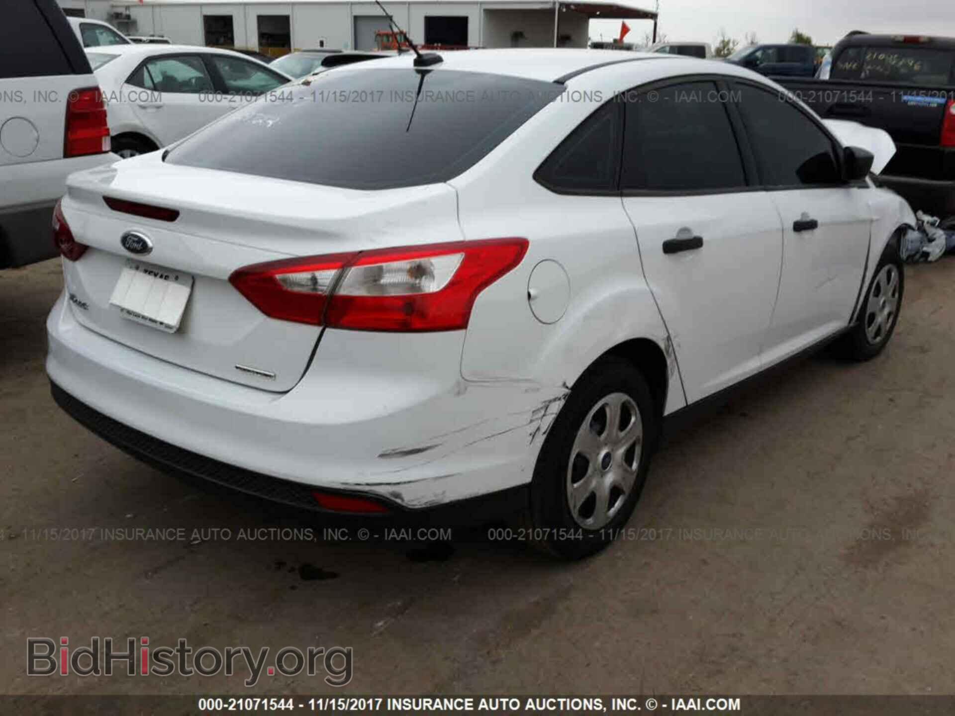 2013 Ford Focus - VIN: 1FADP3E29DL137912 - Photo 4