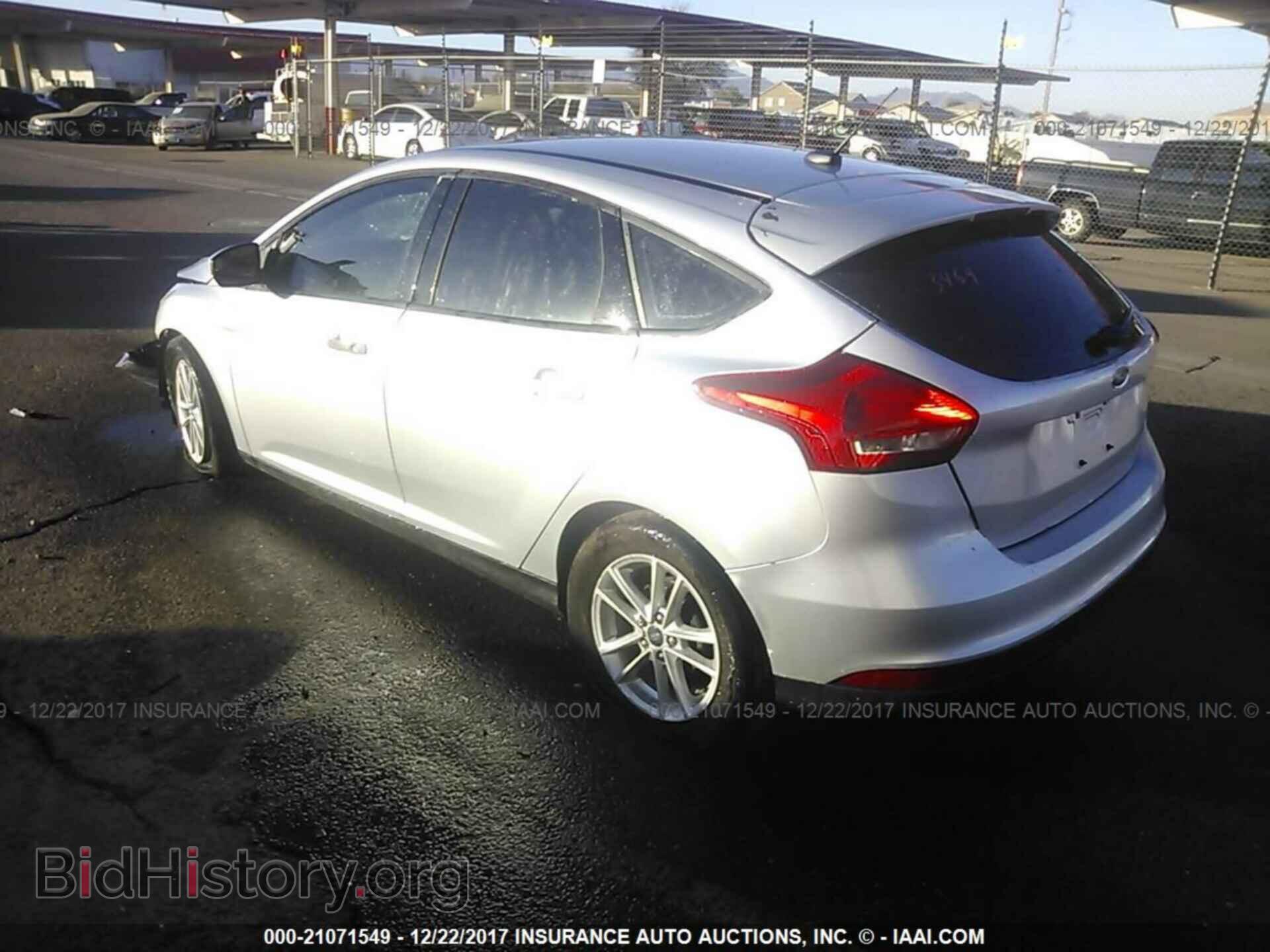2017 Ford Focus - VIN: 1FADP3K22HL290559 - Photo 3