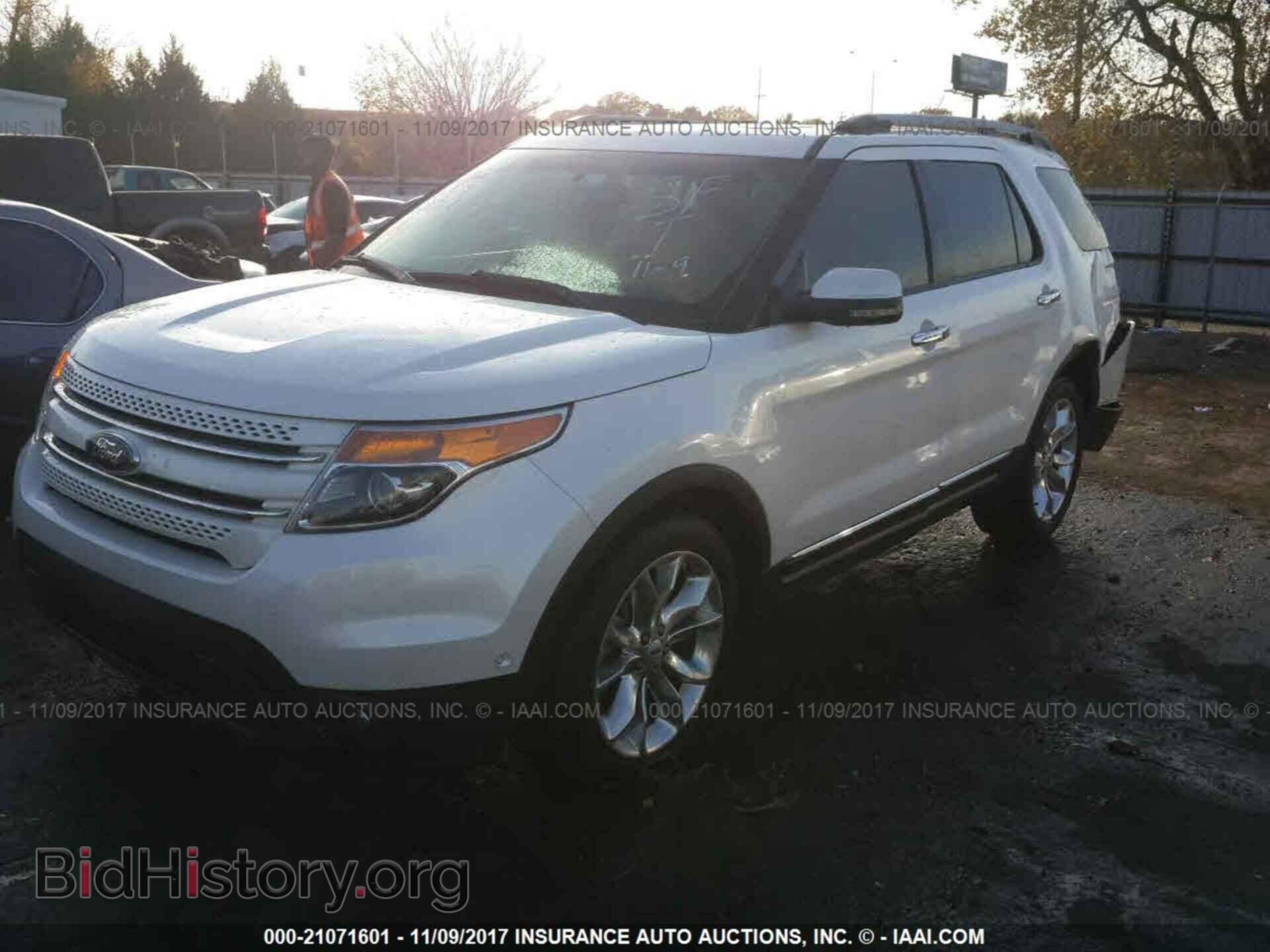 2012 Ford Explorer - VIN: 1FMHK7F82CGA40591 - Фото 2